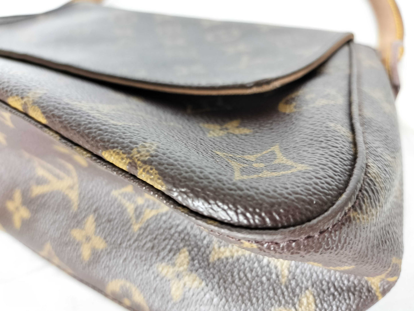 LOUIS VUITTON MI0063 Monogram Louis Vuitton Mini Looping Handbag