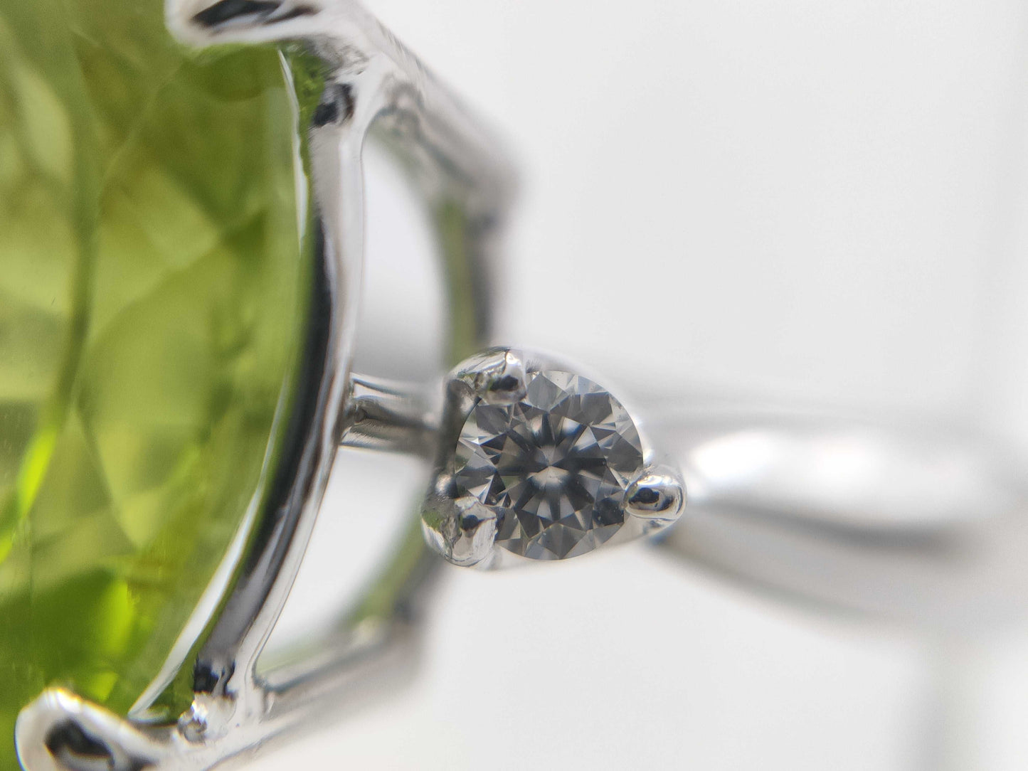 Peridot D0.12ct K18WG 4.9g Ring