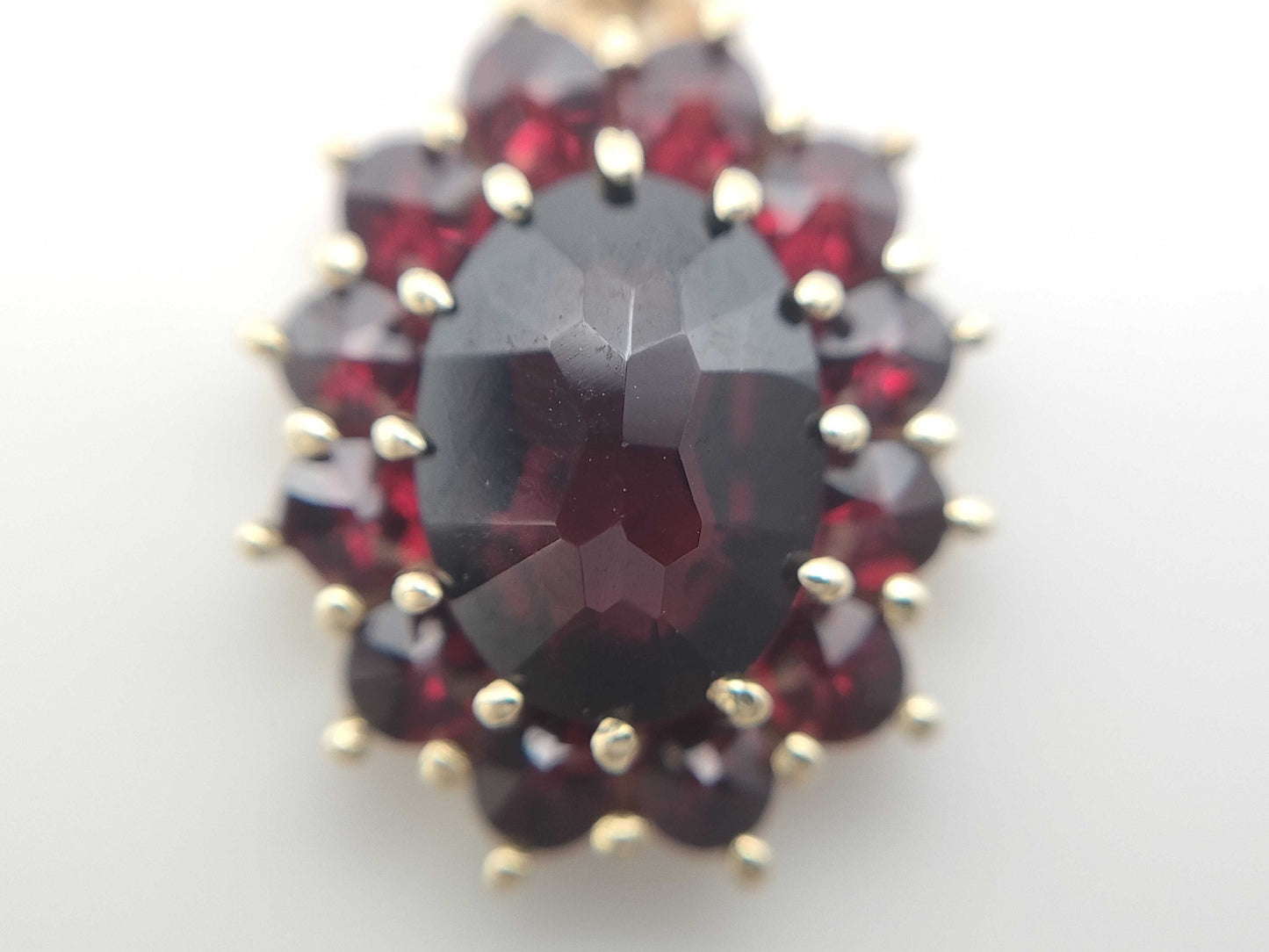 Garnet 585 2.1g Pendant Top