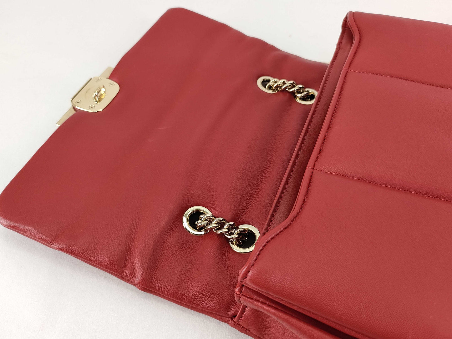 Salvatore Ferragamo Vara Vara Ribbon Chain Shoulder Bag