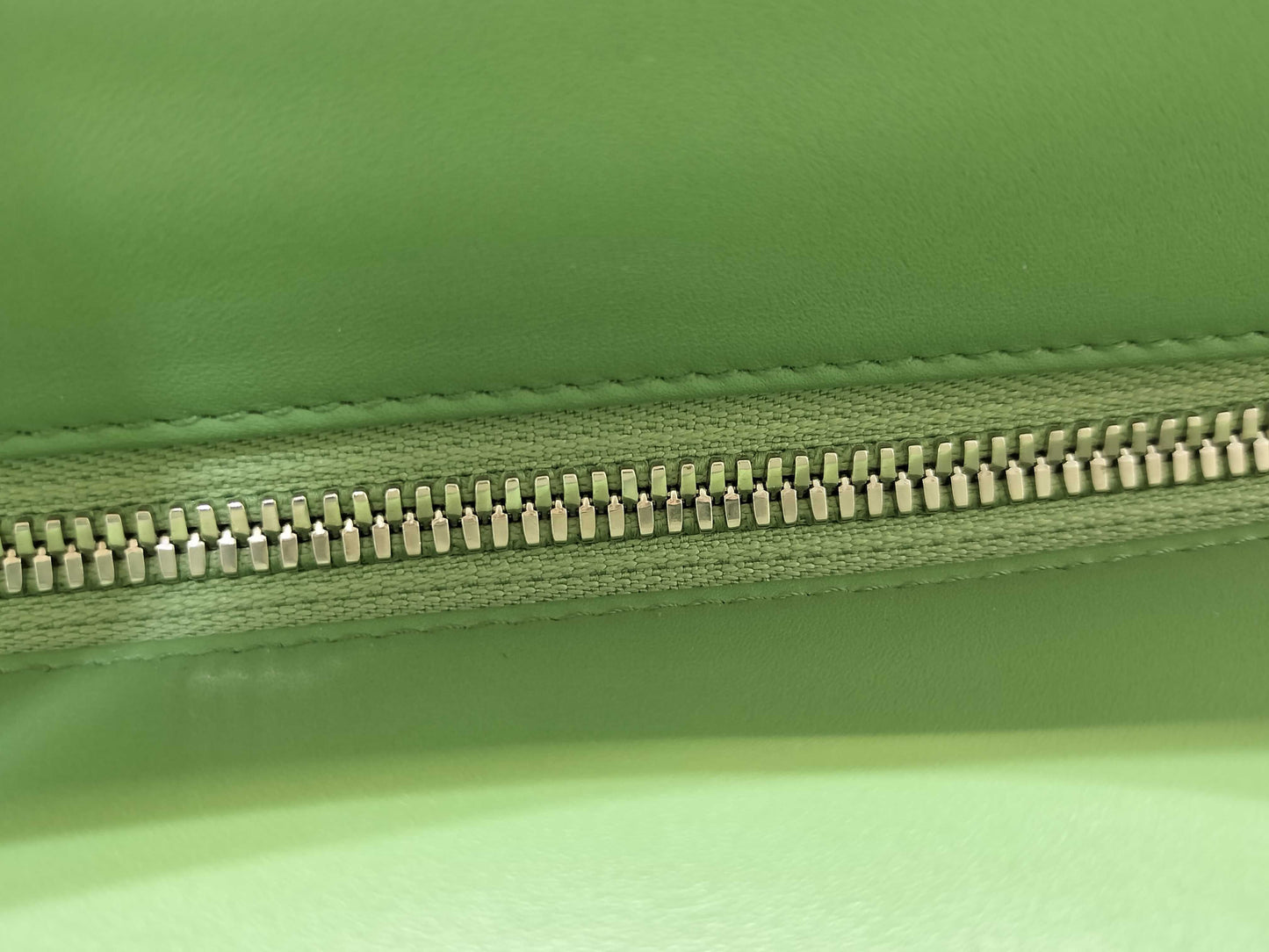 GUCCI Unused Chain Shoulder Tote Leather Handbag