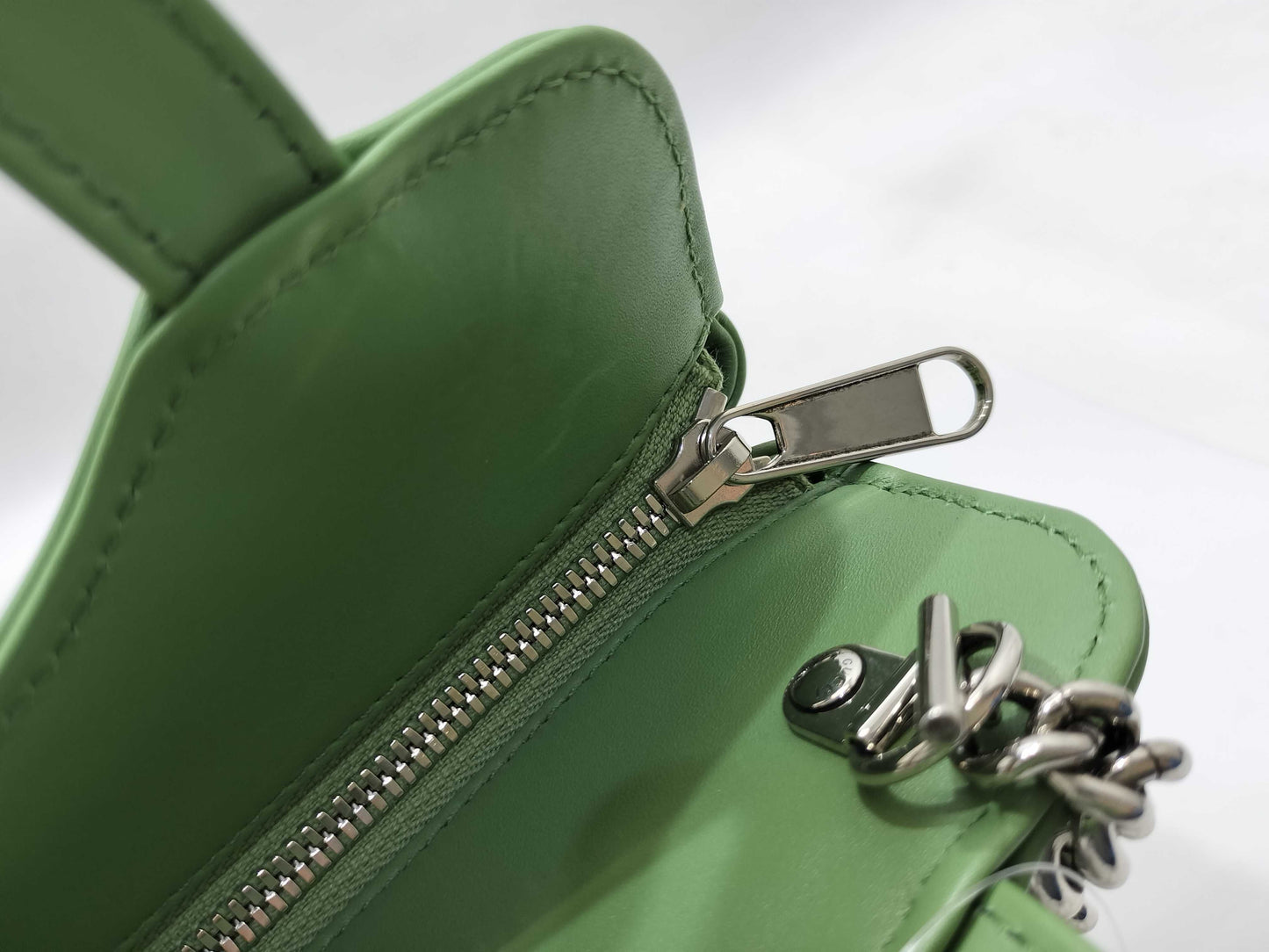GUCCI Unused Chain Shoulder Tote Leather Handbag