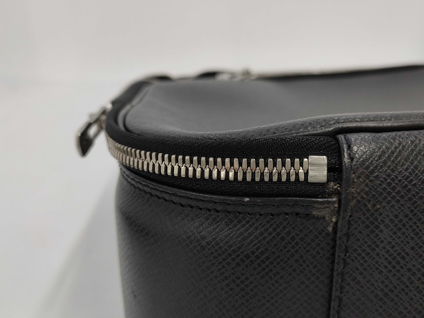 LOUIS VUITTON Taiga To Lovely Briefcase Bag
