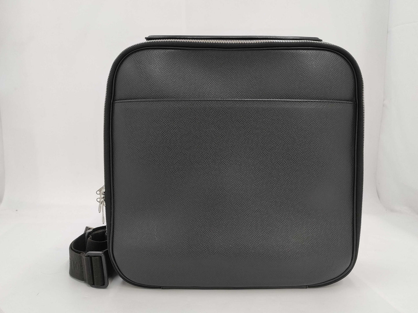 LOUIS VUITTON Taiga To Lovely Briefcase Bag