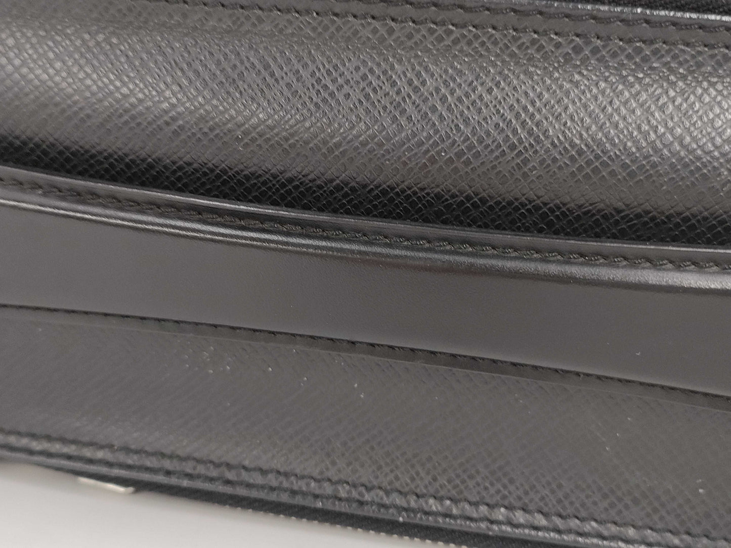 LOUIS VUITTON Taiga To Lovely Briefcase Bag