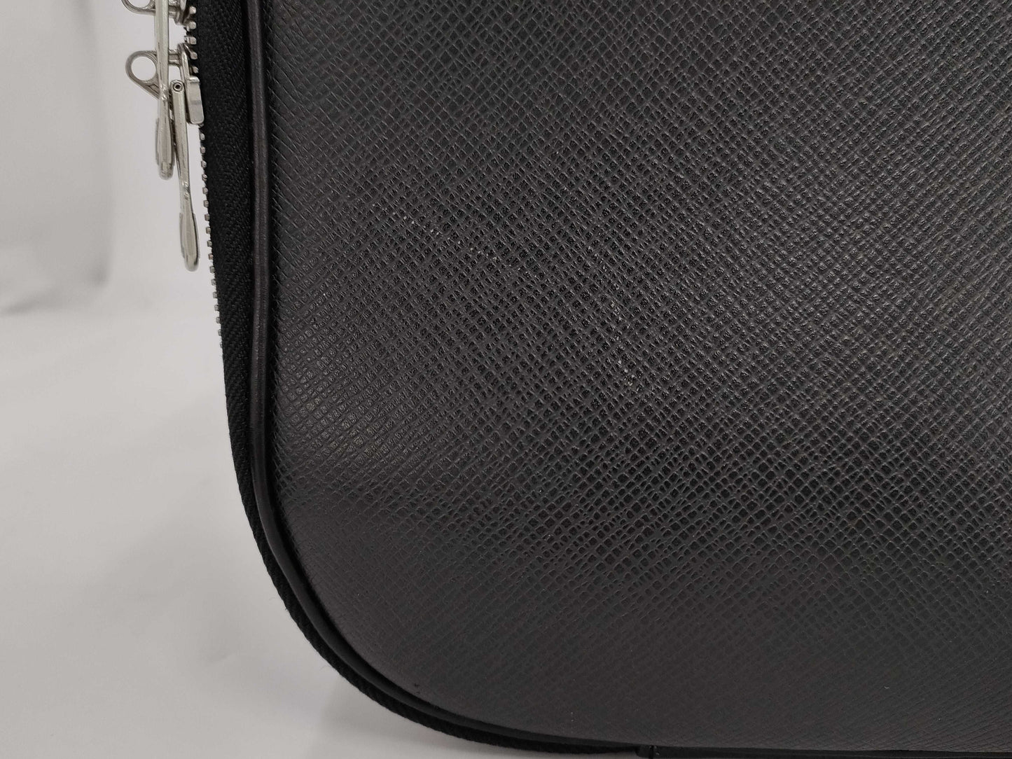 LOUIS VUITTON Taiga To Lovely Briefcase Bag