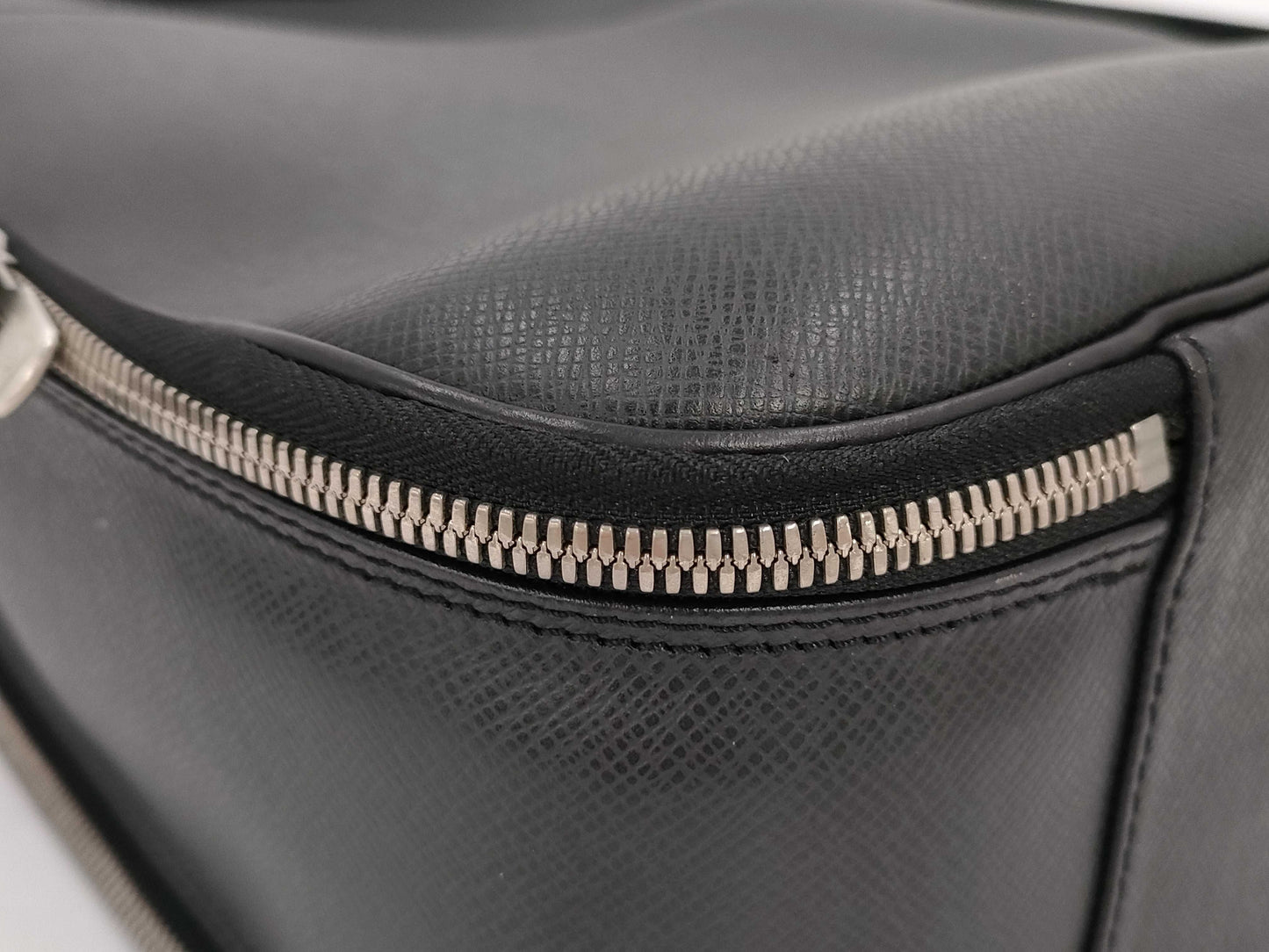 LOUIS VUITTON Taiga To Lovely Briefcase Bag