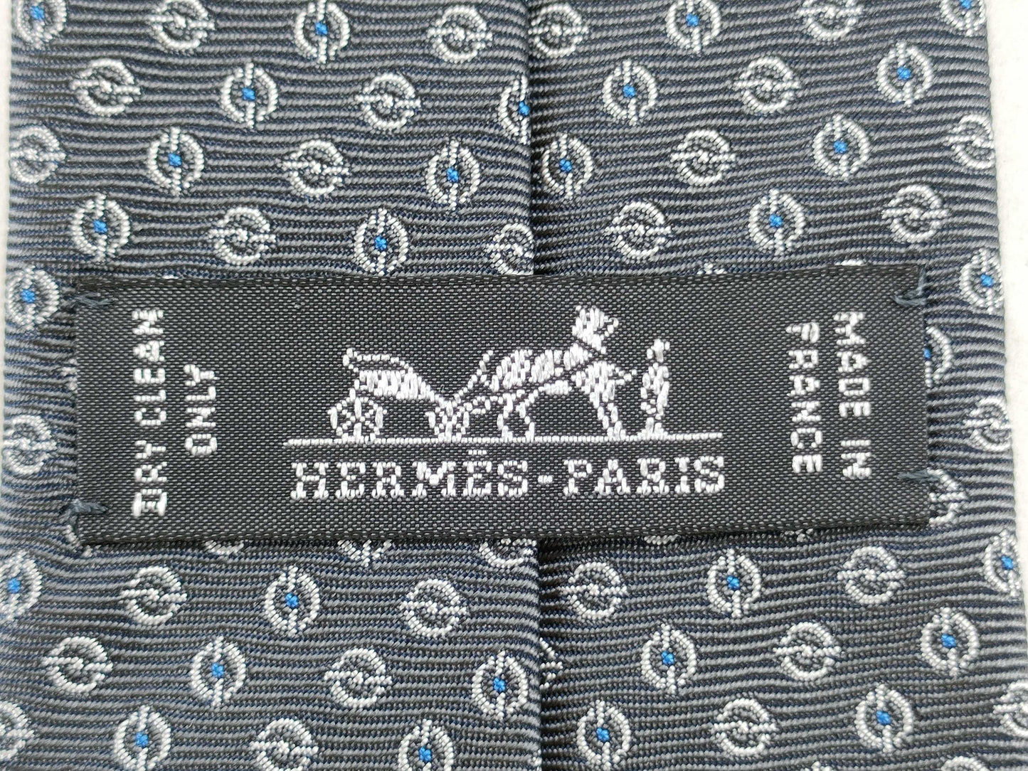 HERMES Larguez les Amarres tie. Accessories: box and other accessories.