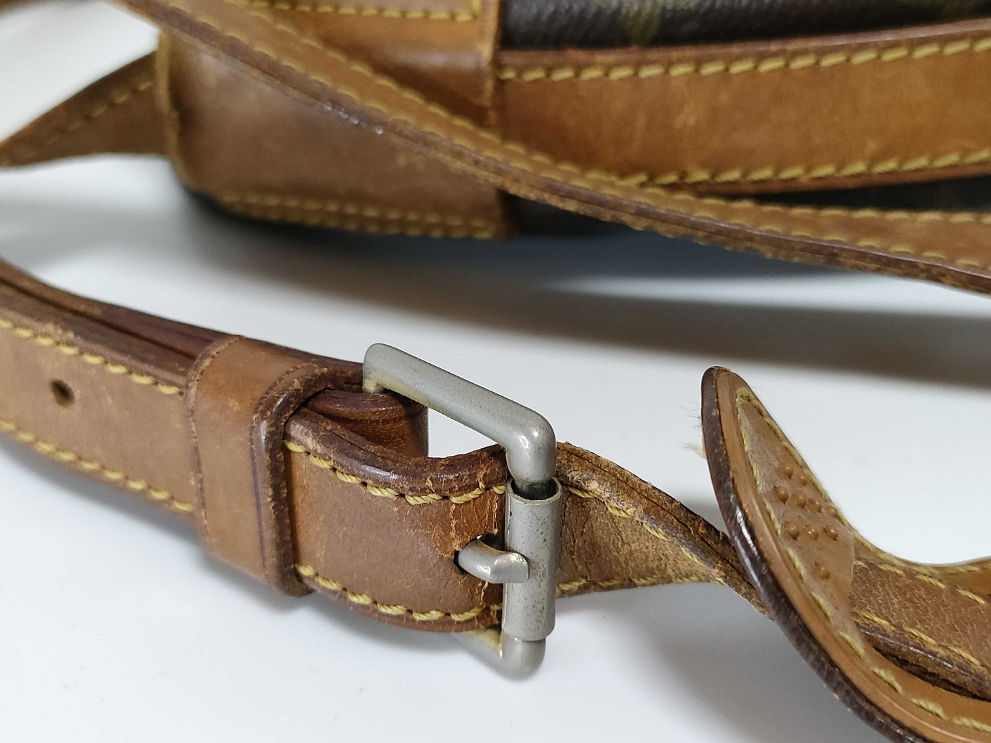 LOUIS VUITTON RFID verification impossible. Serial number verification impossible. Louis Vuitton Monogram Jeune Fille Shoulder Bag.