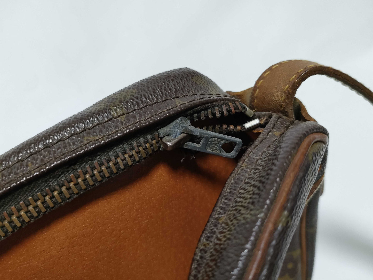 LOUIS VUITTON RFID verification impossible. Serial number verification impossible. Louis Vuitton Monogram Jeune Fille Shoulder Bag.