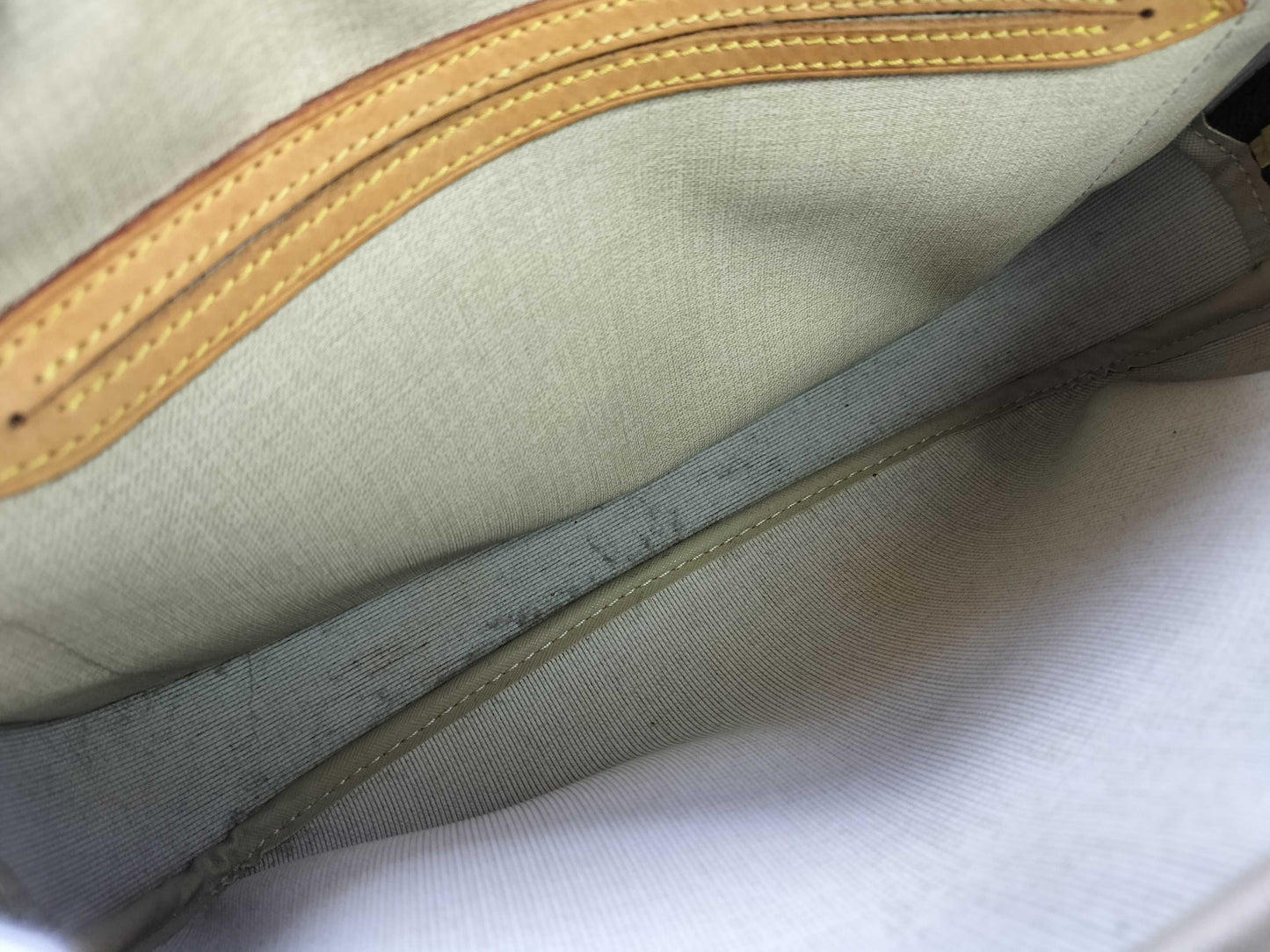 LOUIS VUITTON Monogram Reporter Shoulder Bag