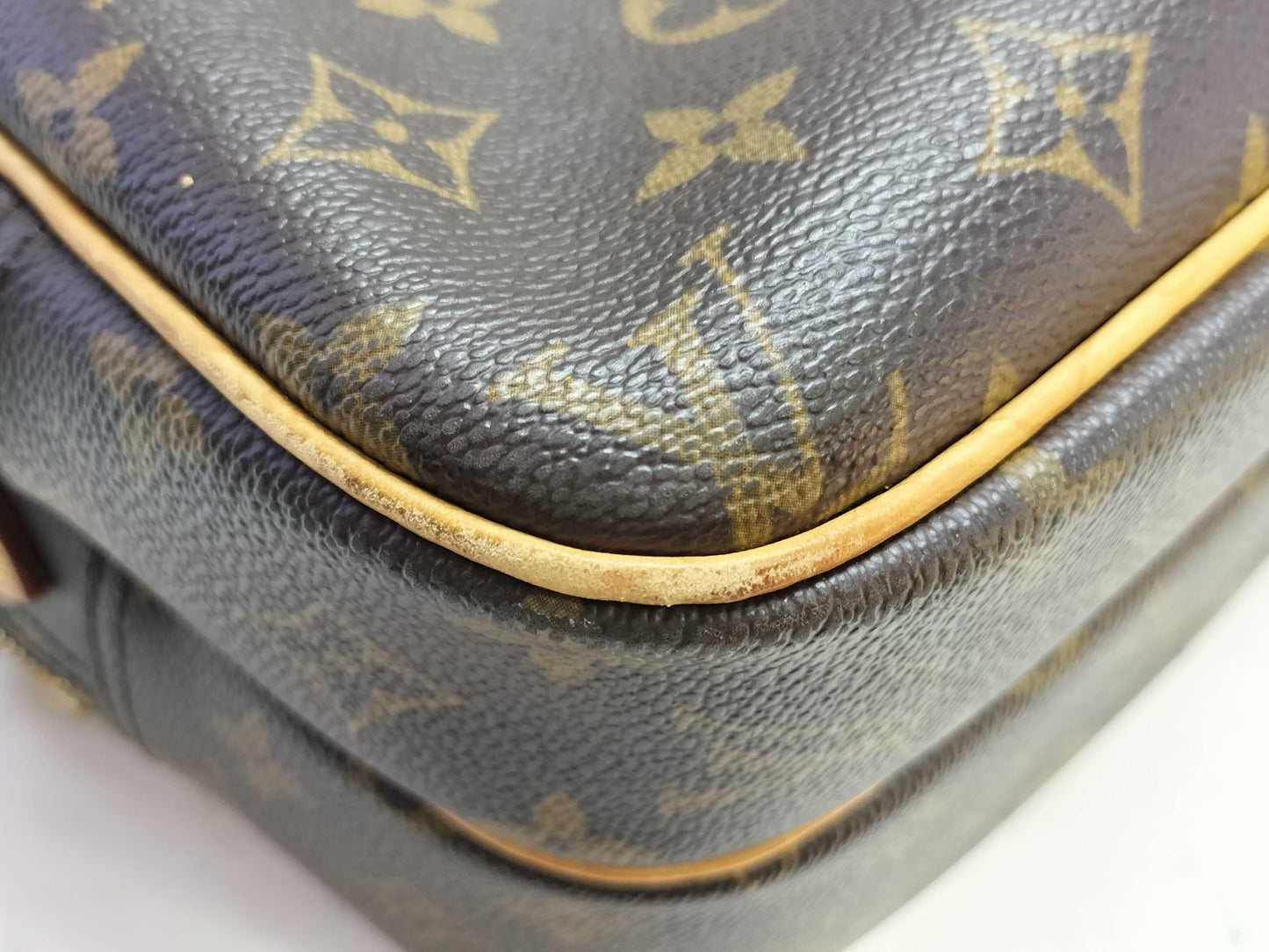 LOUIS VUITTON Monogram Reporter Shoulder Bag