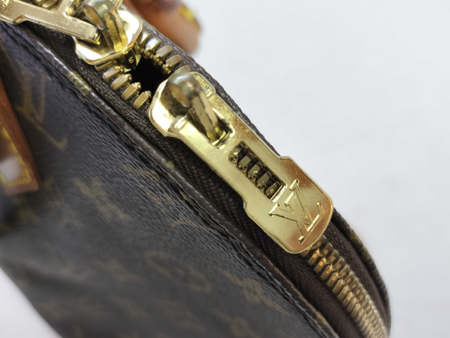 LOUIS VUITTON Monogram Louis Vuitton Monogram Alma Handbag