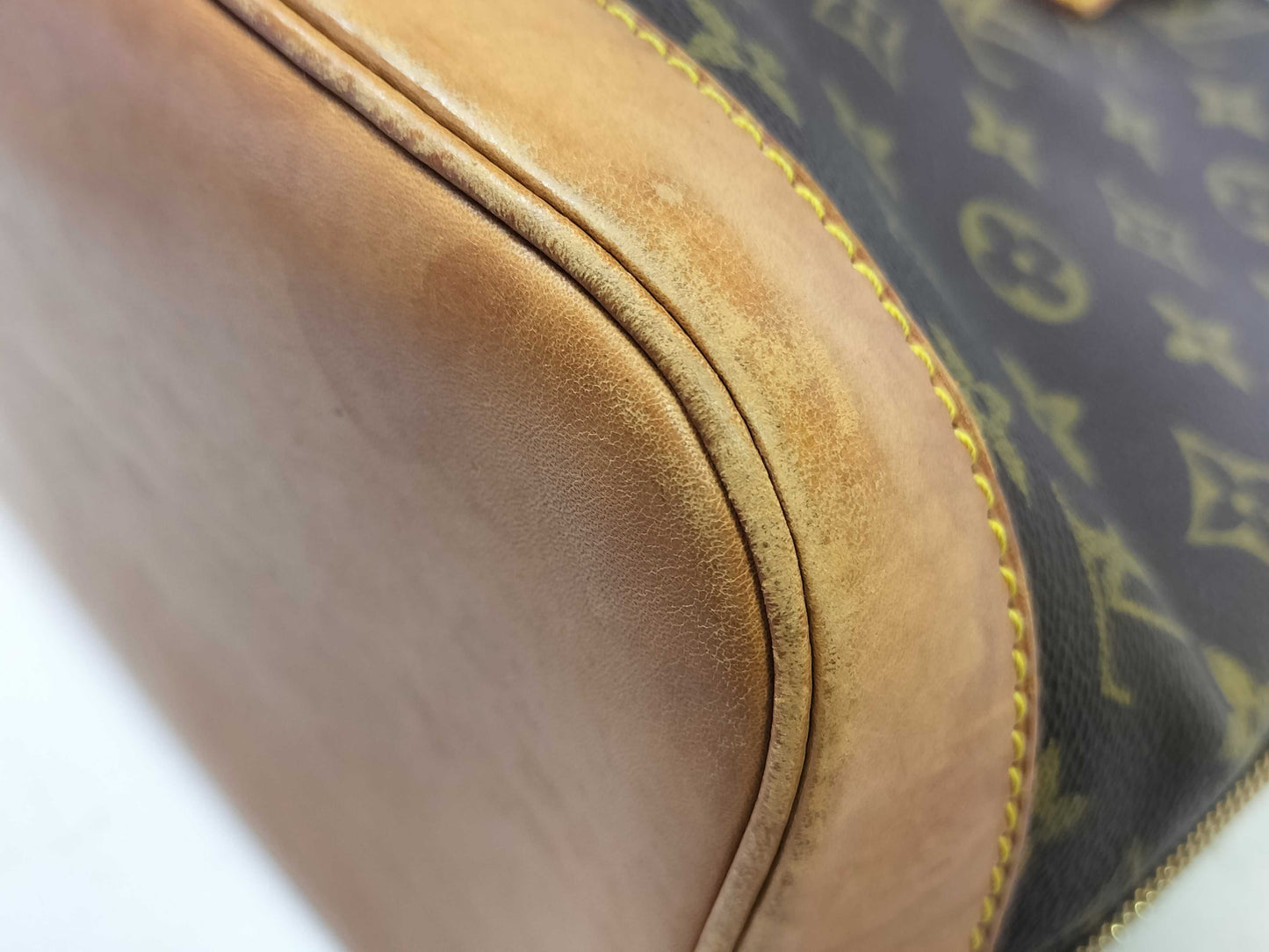 LOUIS VUITTON Monogram Louis Vuitton Monogram Alma Handbag