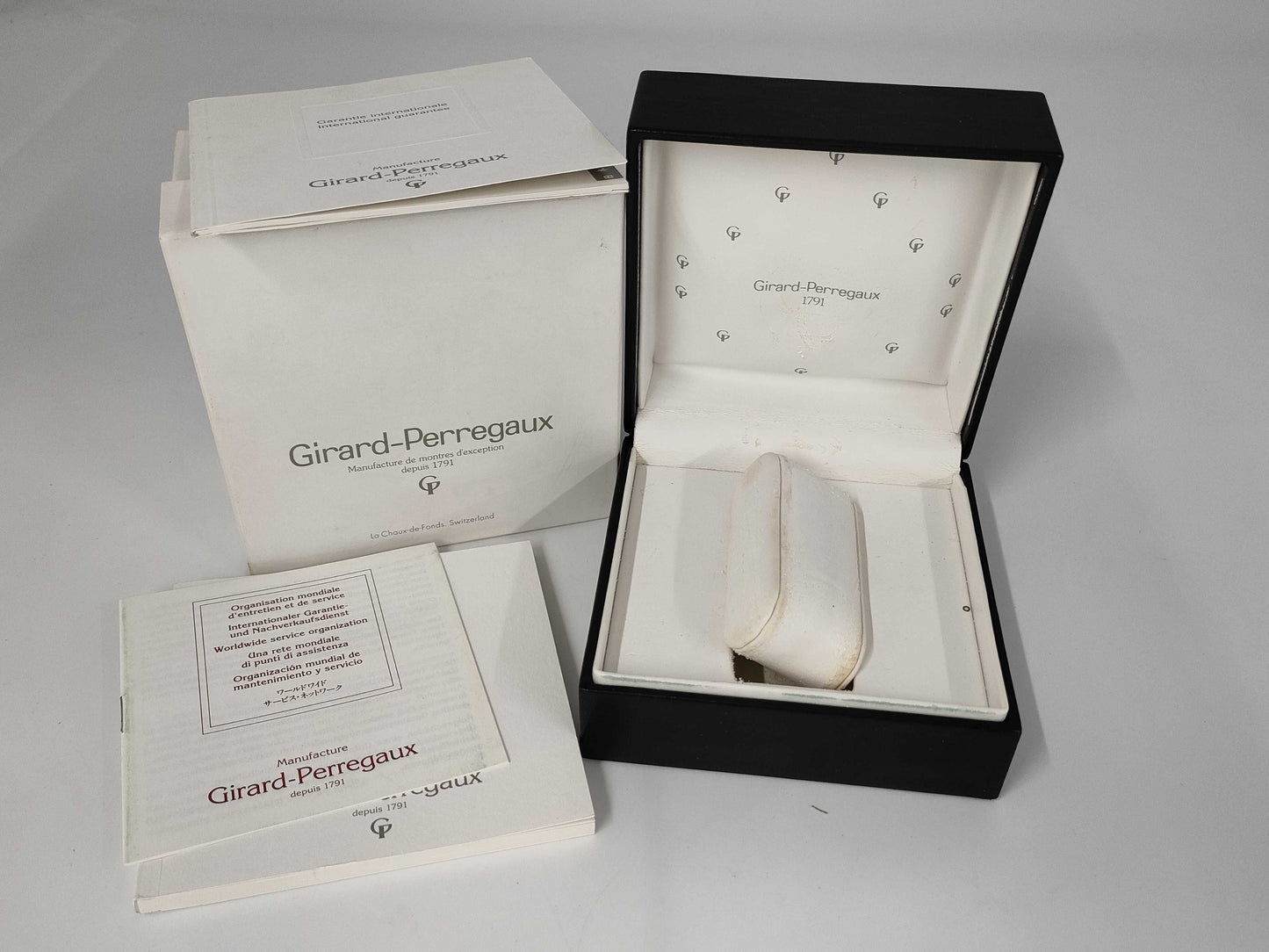 GIRARD PERREGAUX Richeville 27100 27100.0.51.1531 0J-48 Manual Winding 18K Gold Boys' Watch