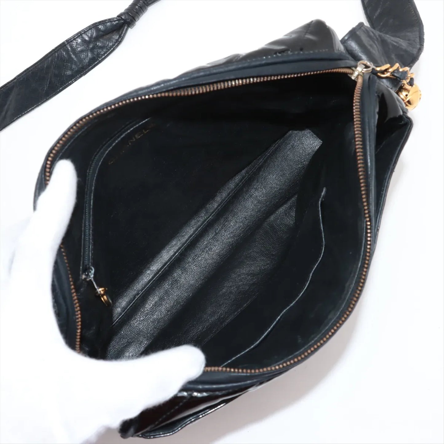 CHANEL bias stitch patent leather shoulder bag