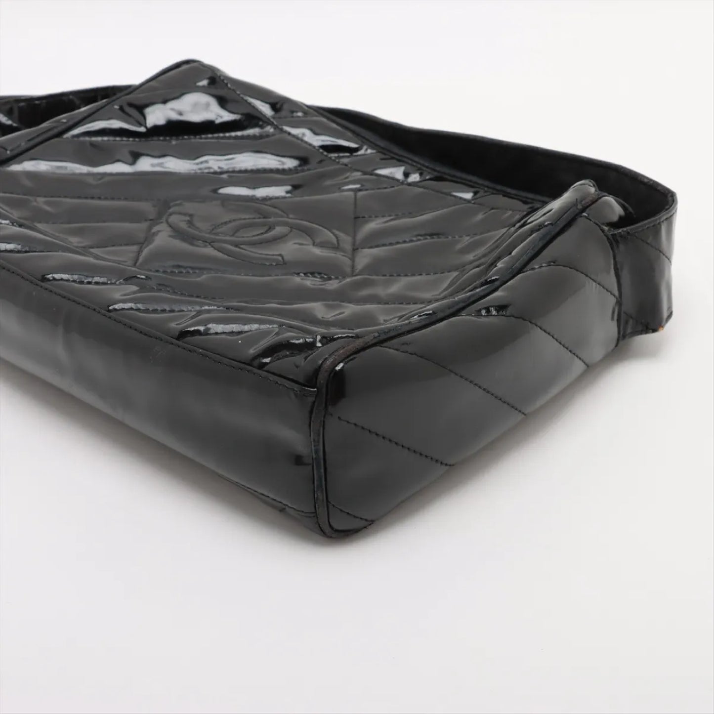 CHANEL bias stitch patent leather shoulder bag