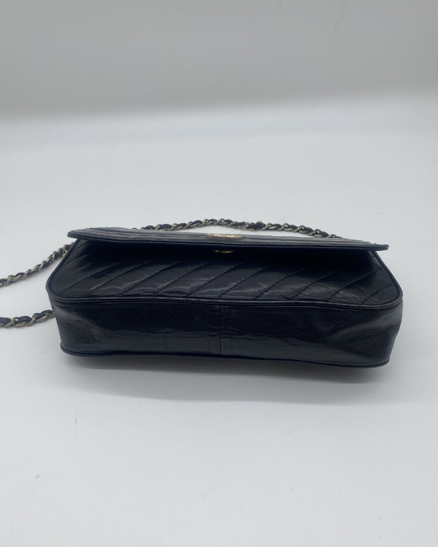 CHANEL Chain Shoulder Bag