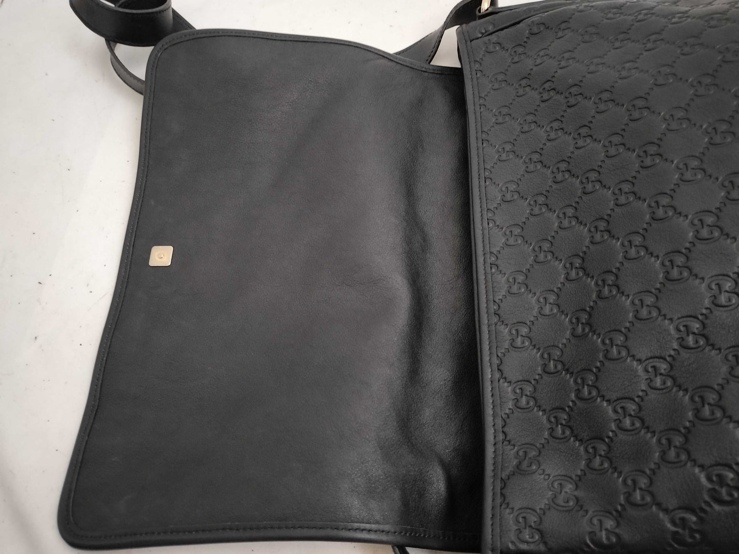 GUCCI Guccissima Leather Shoulder Bag with GG Pattern and Logo, 223665