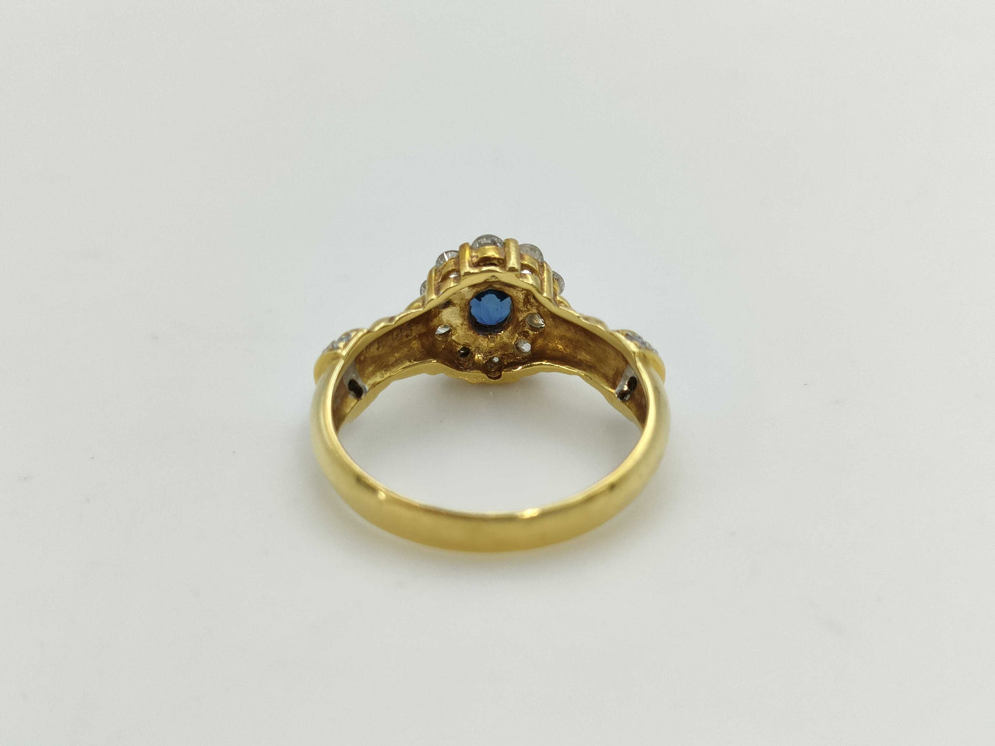 Sapphire and Diamond 18K 3.5g Ring