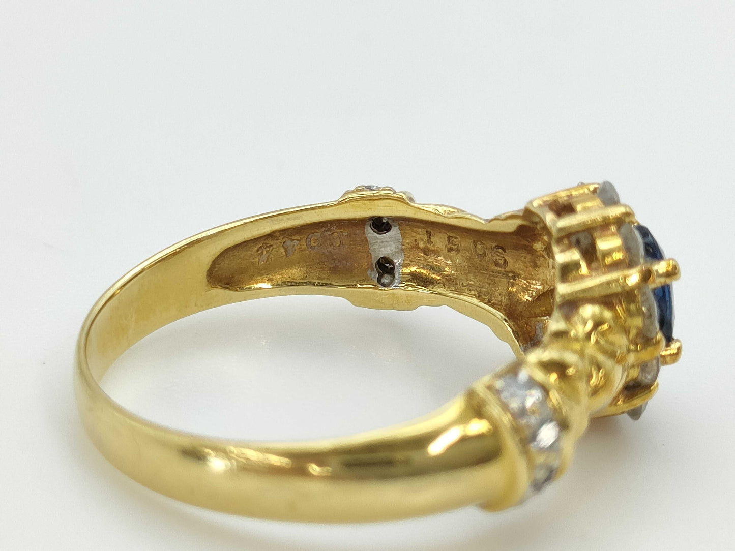 Sapphire and Diamond 18K 3.5g Ring