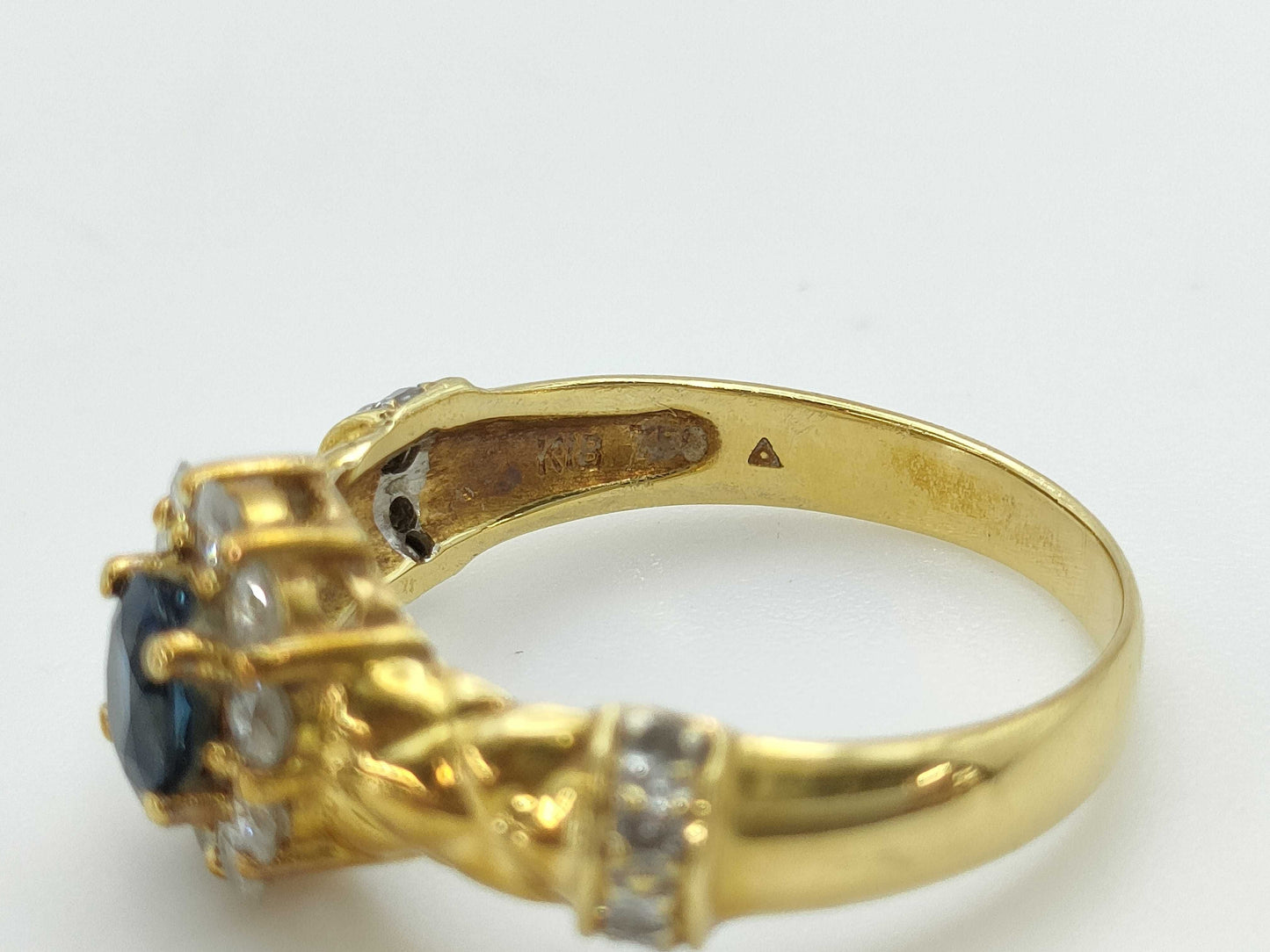 Sapphire and Diamond 18K 3.5g Ring
