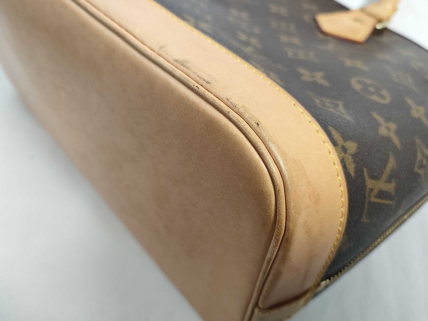 LOUIS VUITTON Monogram Alma Monogram Handbag
