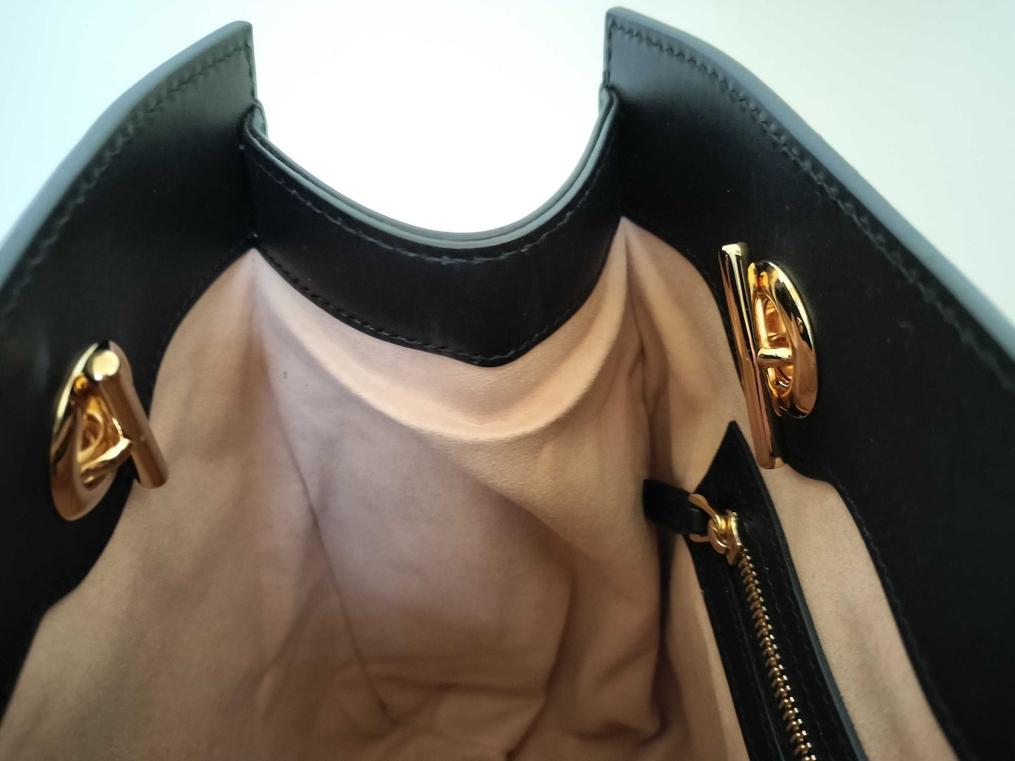GUCCI GG Supreme Bee Medium Padlock Chain Shoulder Bag Tote Bag