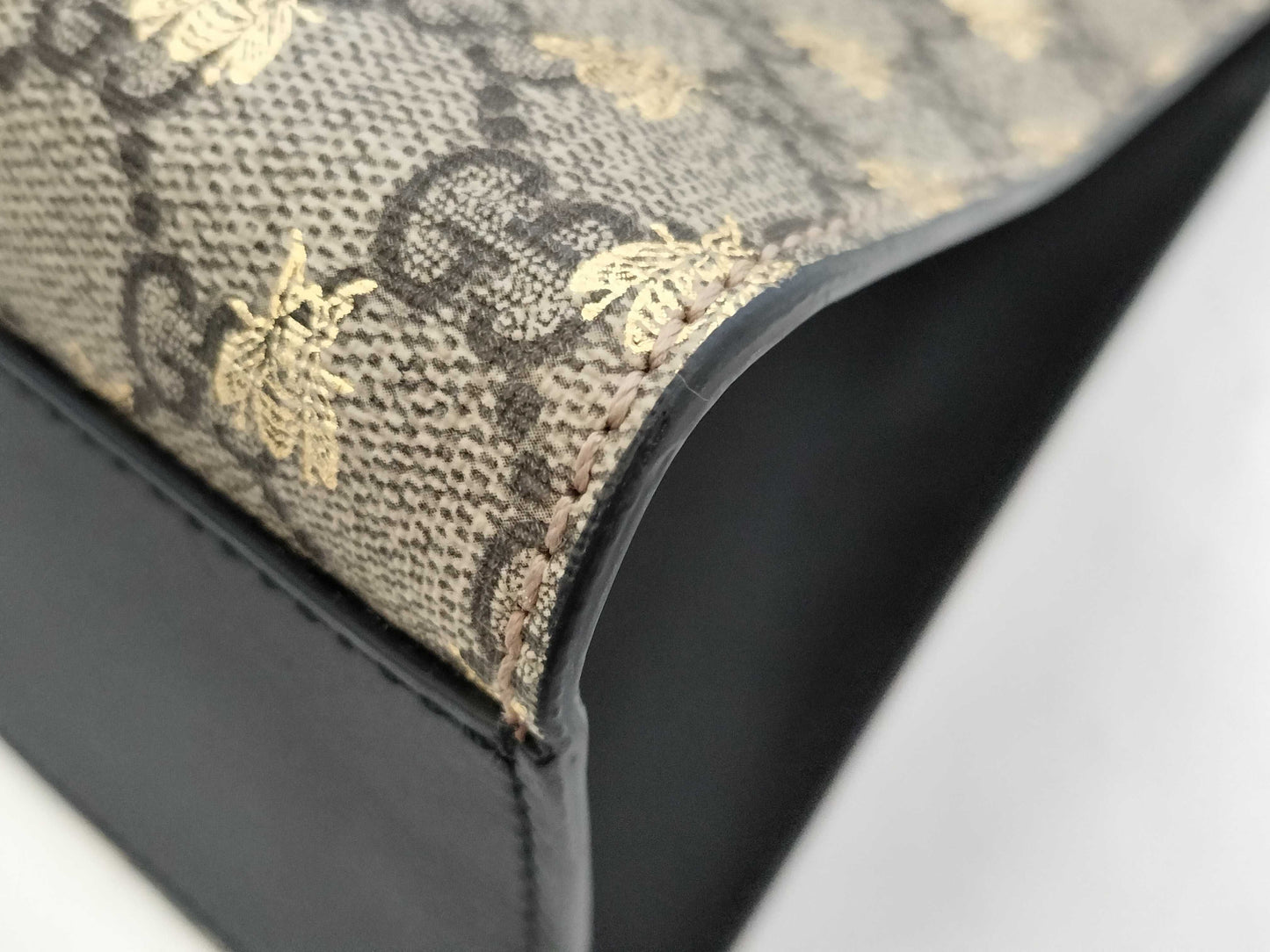 GUCCI GG Supreme Bee Medium Padlock Chain Shoulder Bag Tote Bag