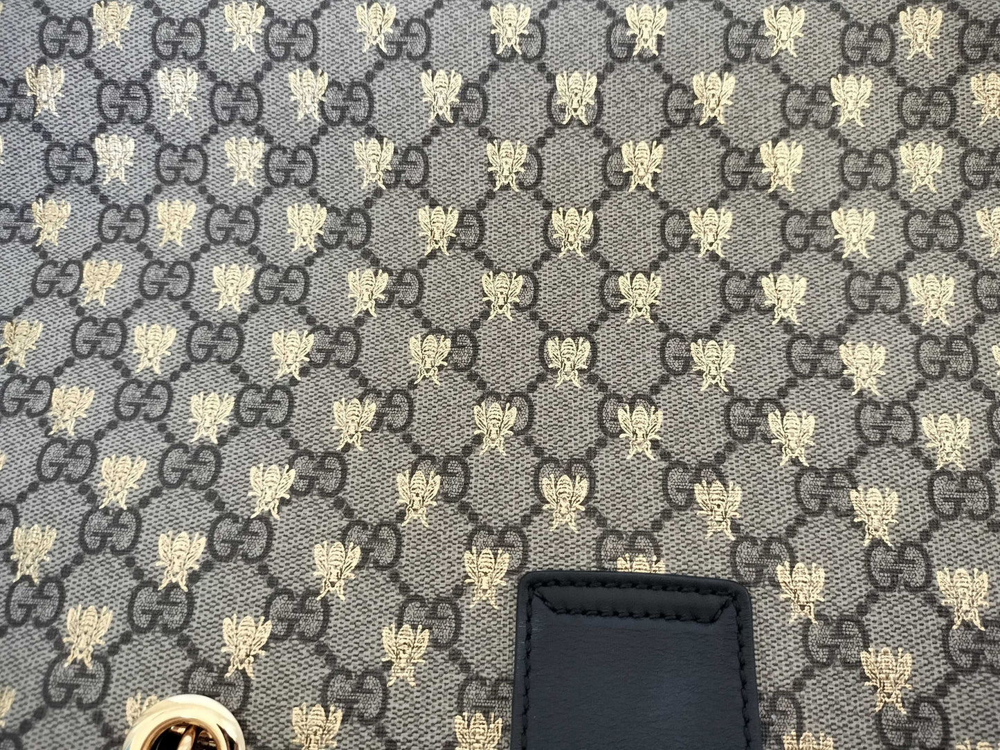 GUCCI GG Supreme Bee Medium Padlock Chain Shoulder Bag Tote Bag