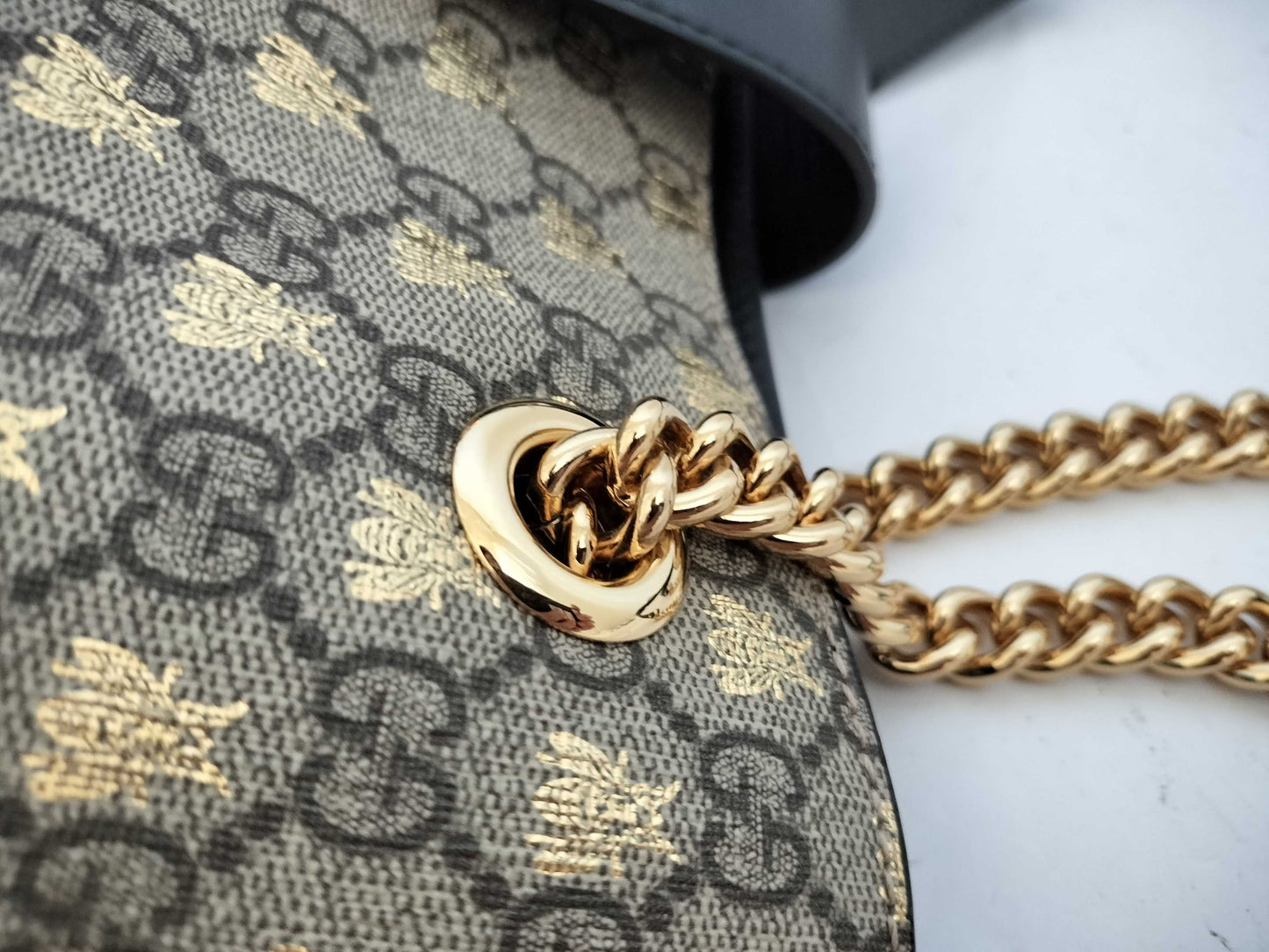 GUCCI GG Supreme Bee Medium Padlock Chain Shoulder Bag Tote Bag