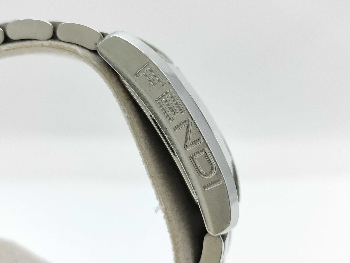 FENDI 087-7000L-370 Quartz Shell Dial Non-Moving Women's Watch