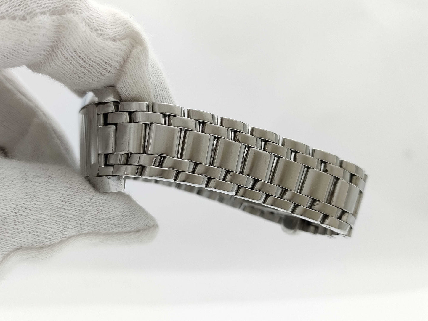 FENDI 087-7000L-370 Quartz Shell Dial Non-Moving Women's Watch