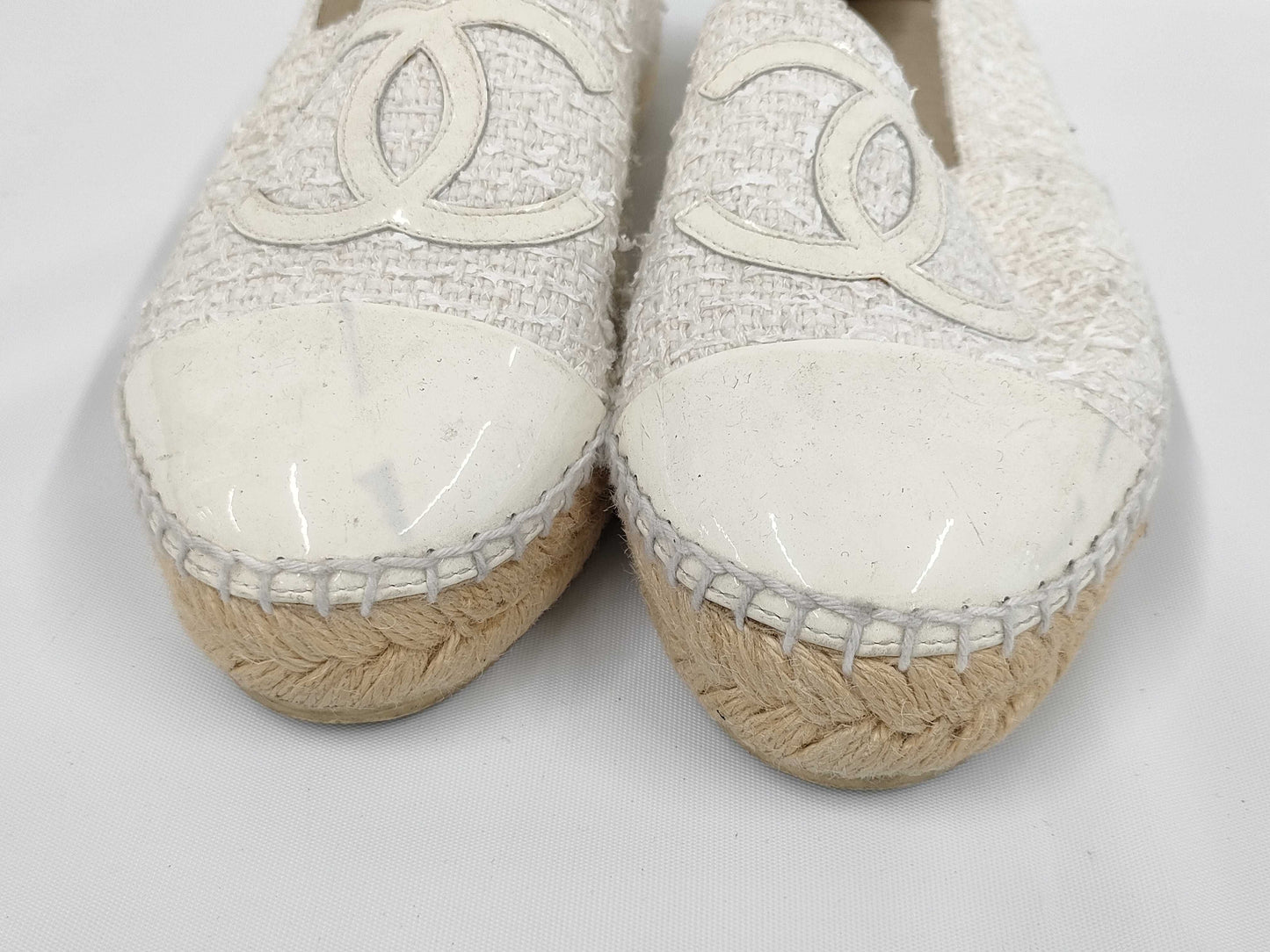CHANEL Tweed x Patent Leather Size 35 Sneakers