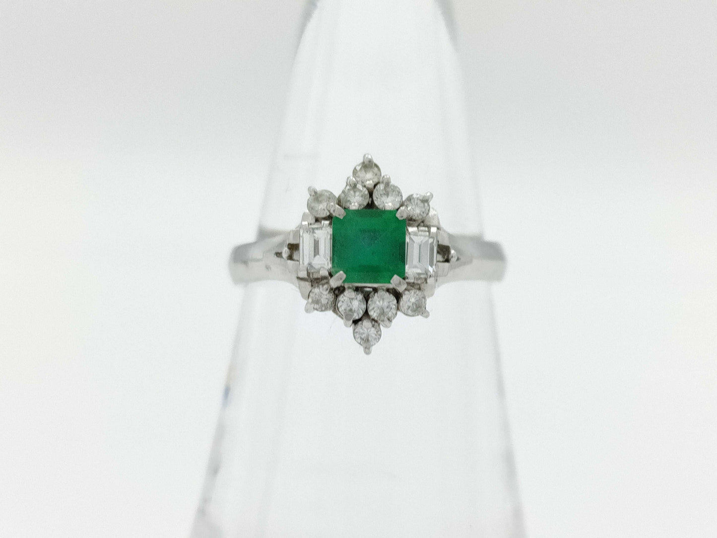 Emerald and Diamond Pm900 5.0g Ring