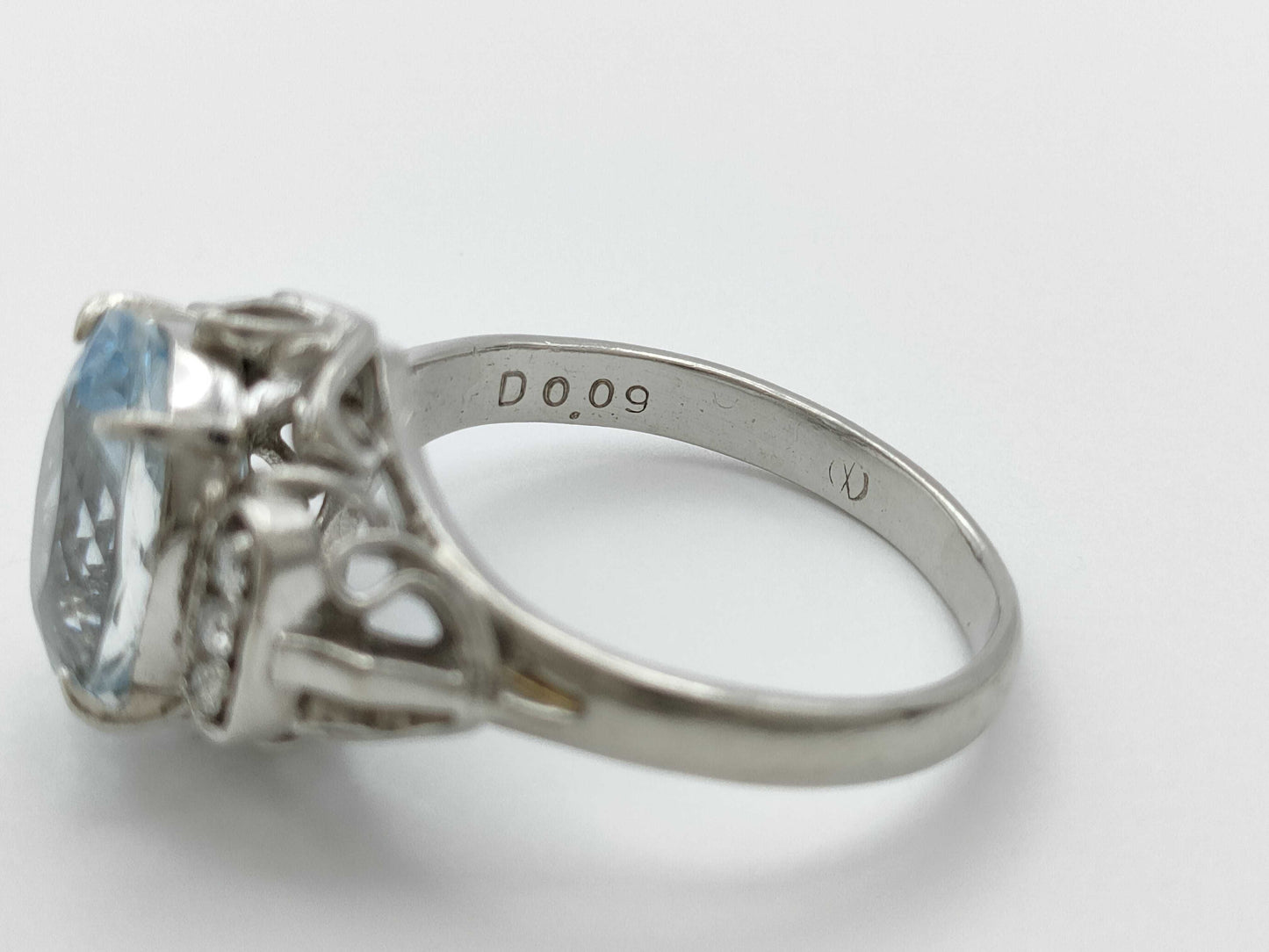 AQ 2.44ct D 0.09ct Pt900 6.3g Ring