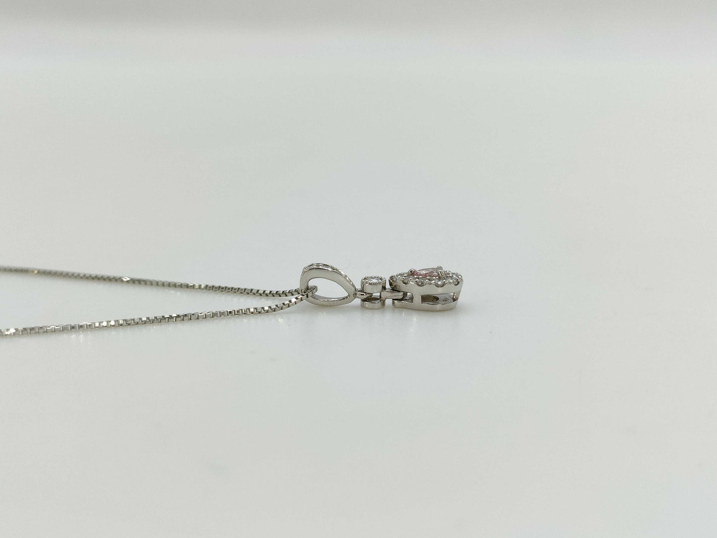 0.10ct Pink Diamond, 0.51ct Colorless Diamond, Pt900/850, 2.5g Necklace