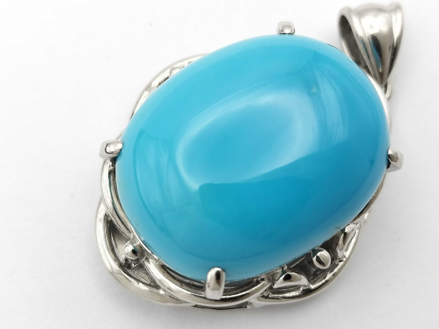 30.48ct colored stone pendant top in PT900