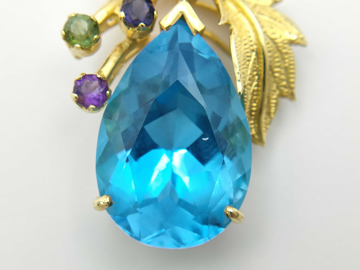 Blue Topaz 750 14.7g Pendant Top