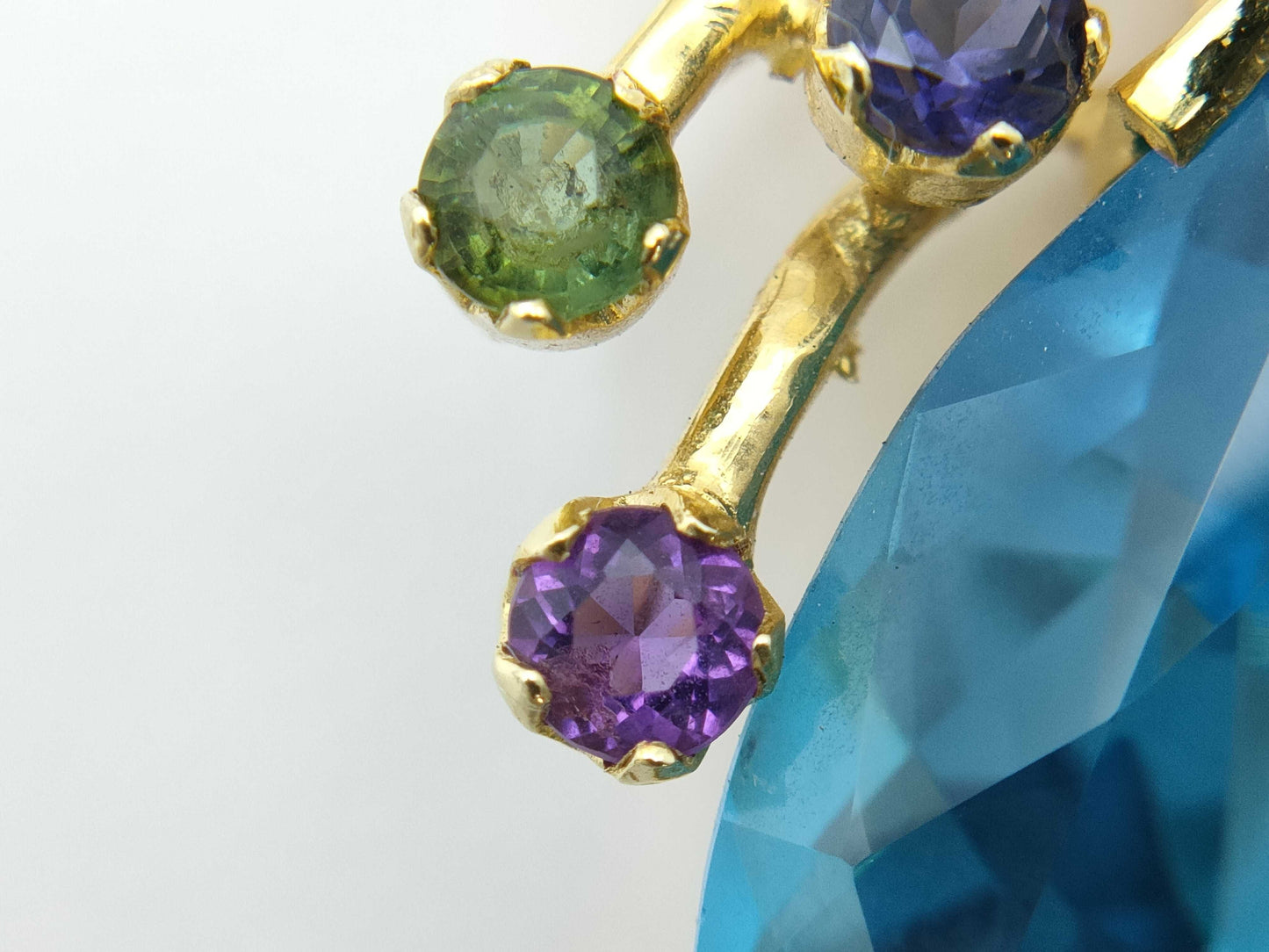 Blue Topaz 750 14.7g Pendant Top