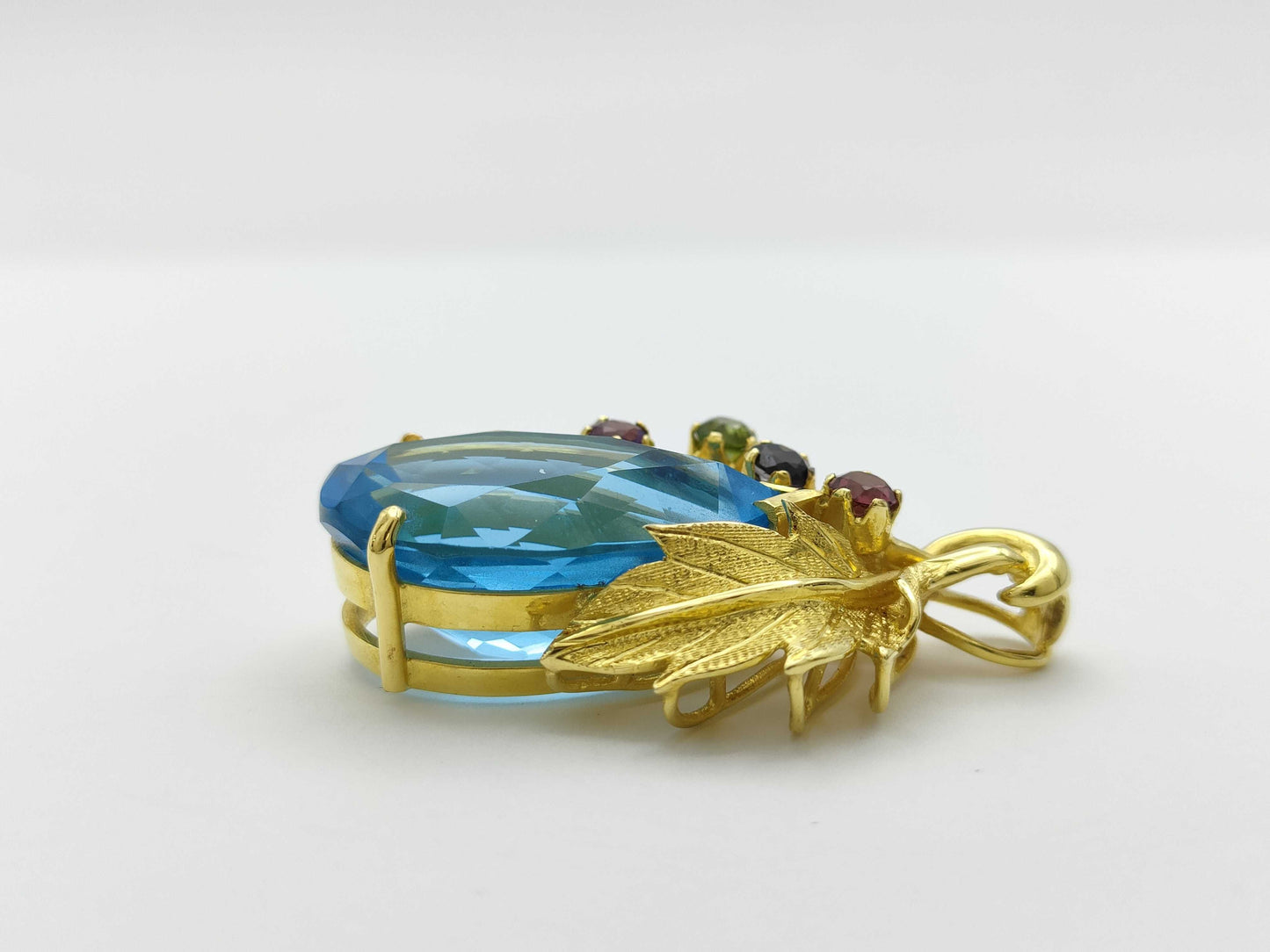 Blue Topaz 750 14.7g Pendant Top
