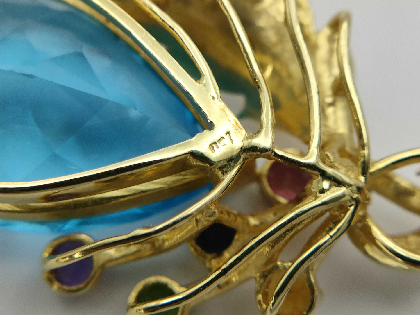 Blue Topaz 750 14.7g Pendant Top