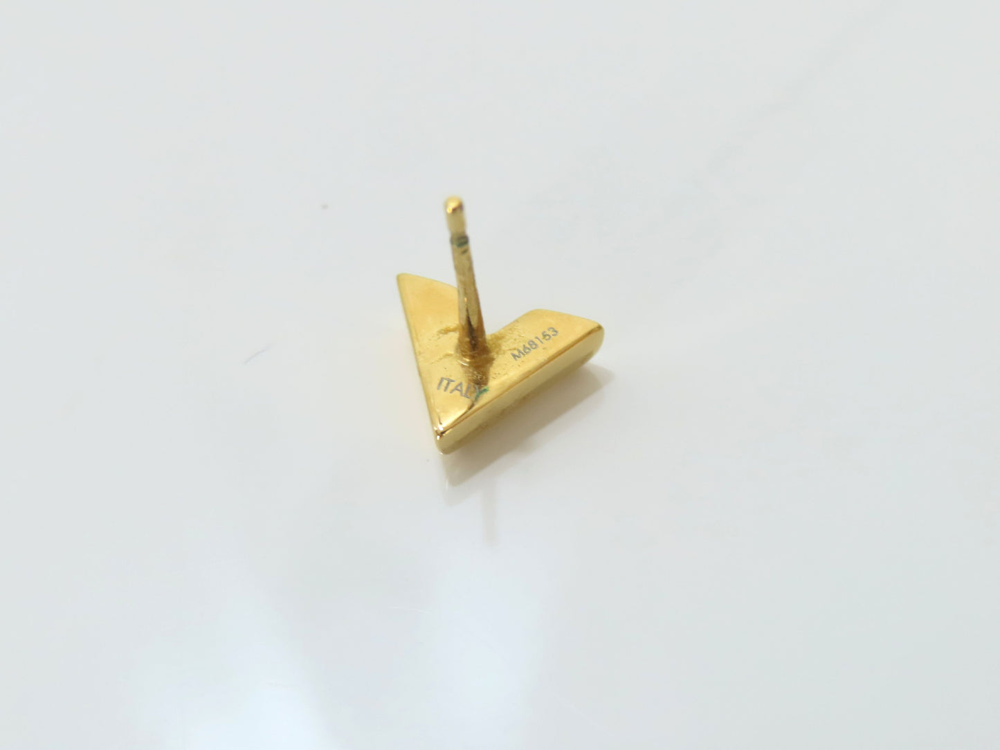 LOUIS VUITTON LV Essential V Earrings M68153 LE1213 GP Earrings