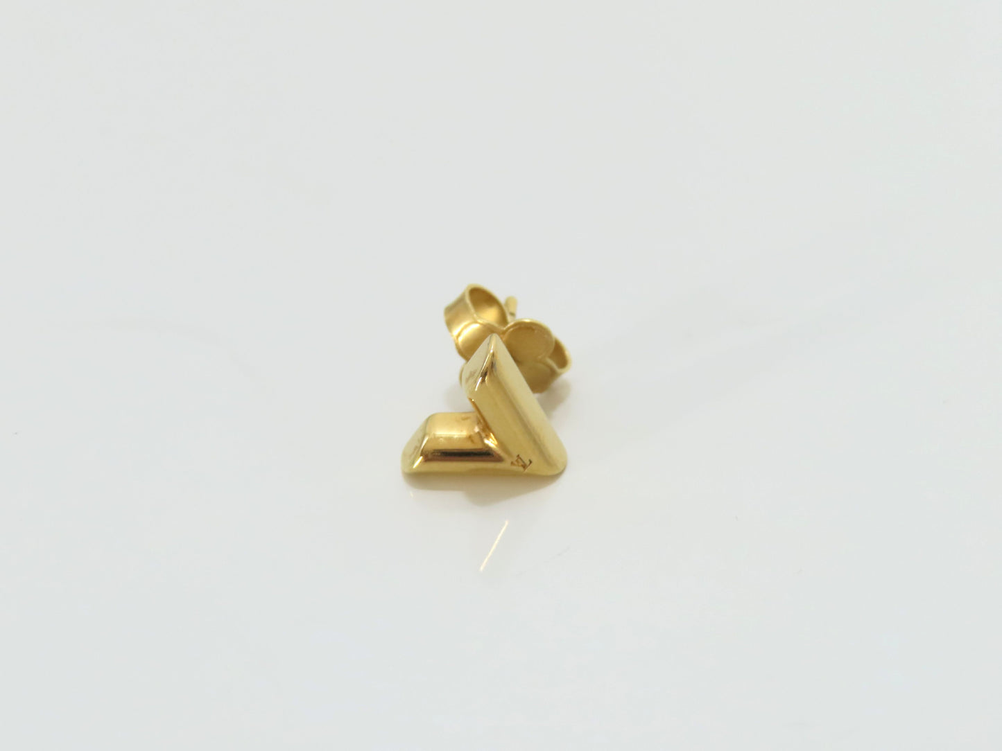 LOUIS VUITTON LV Essential V Earrings M68153 LE1213 GP Earrings