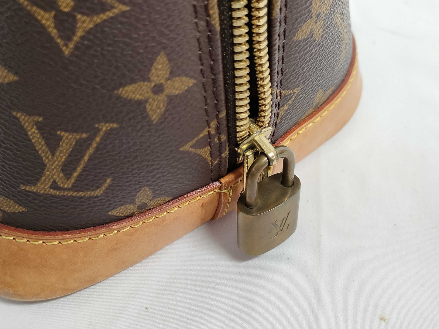 LOUIS VUITTON Monogram Louis Vuitton Bag Handbag