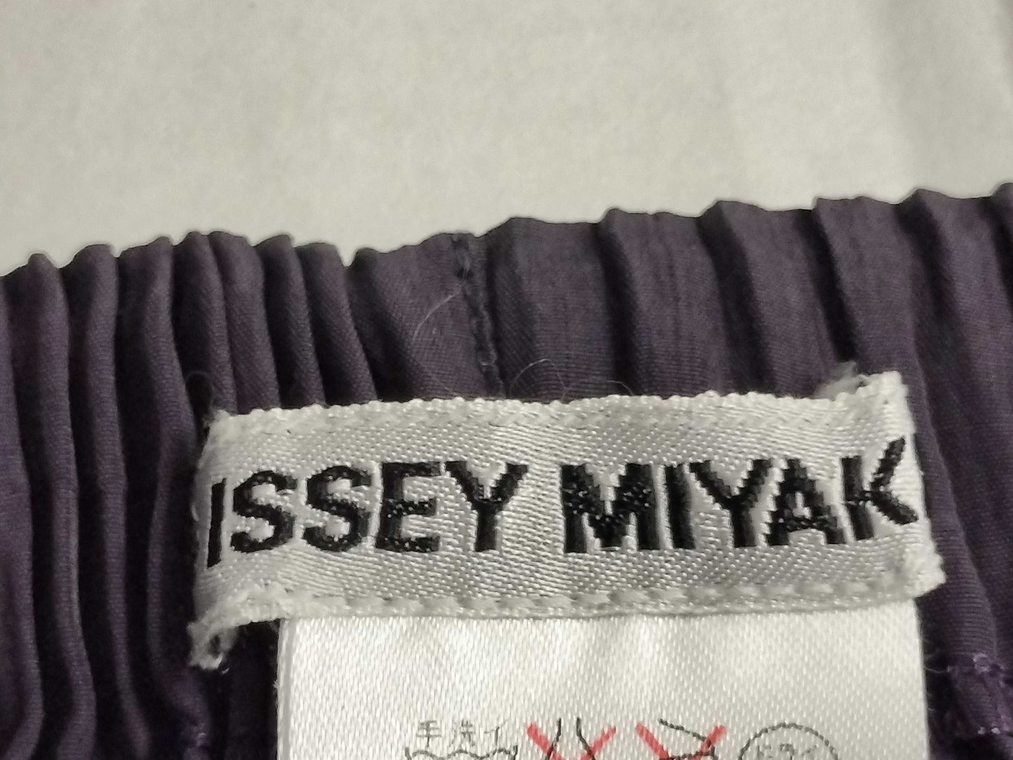 ISSEY MIYAKE Pleated Straight Pants IM71-FF613 Purple L Pants