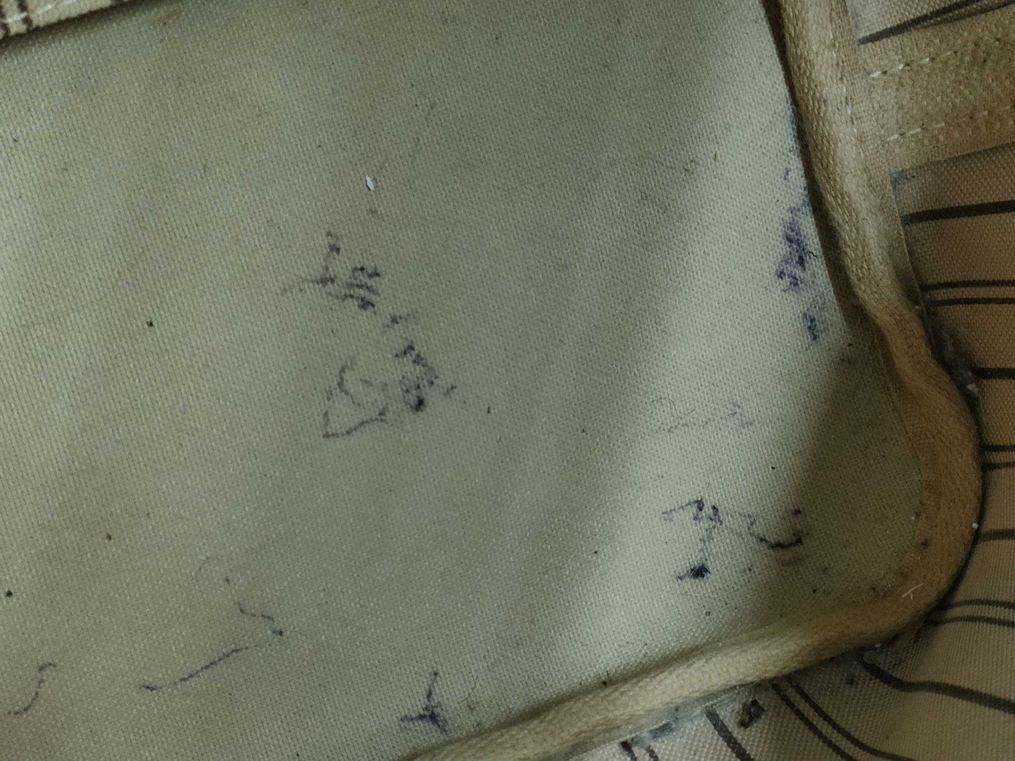 LOUIS VUITTON Monogram Neverfull MM Tote Bag