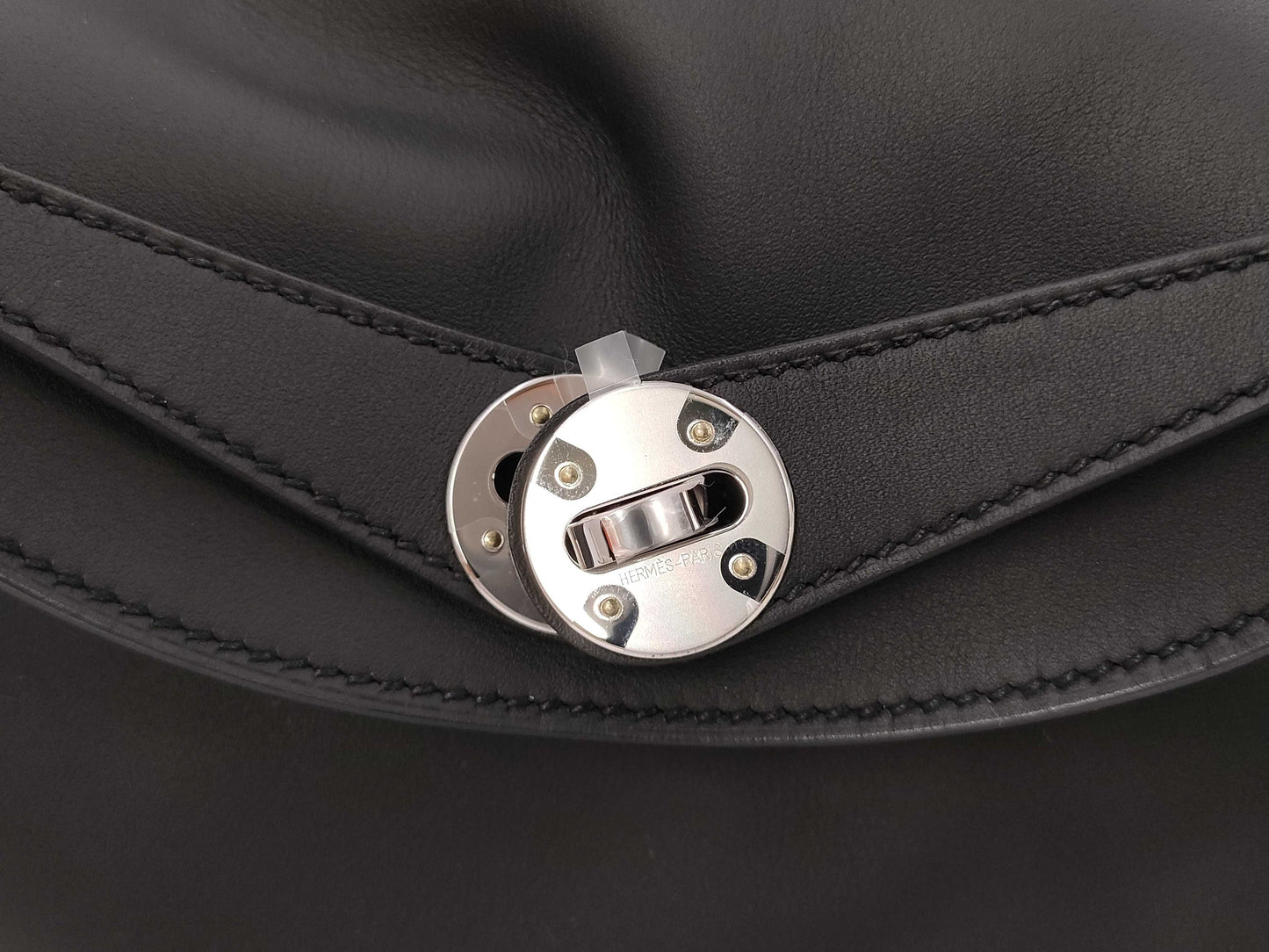 HERMES Lindy 26K Stamped Noir Silver Hardware Swift Handbag