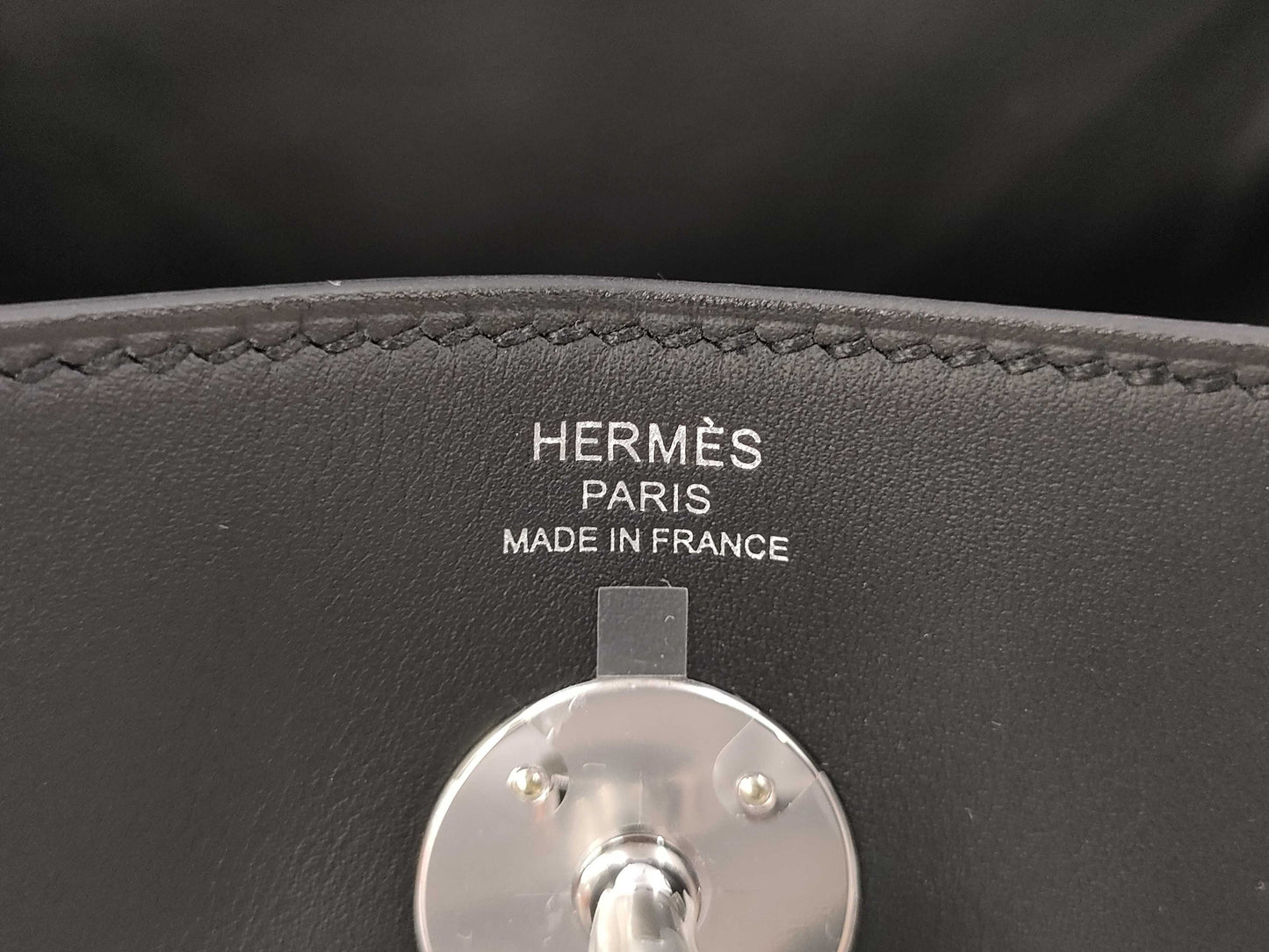 HERMES Lindy 26K Stamped Noir Silver Hardware Swift Handbag