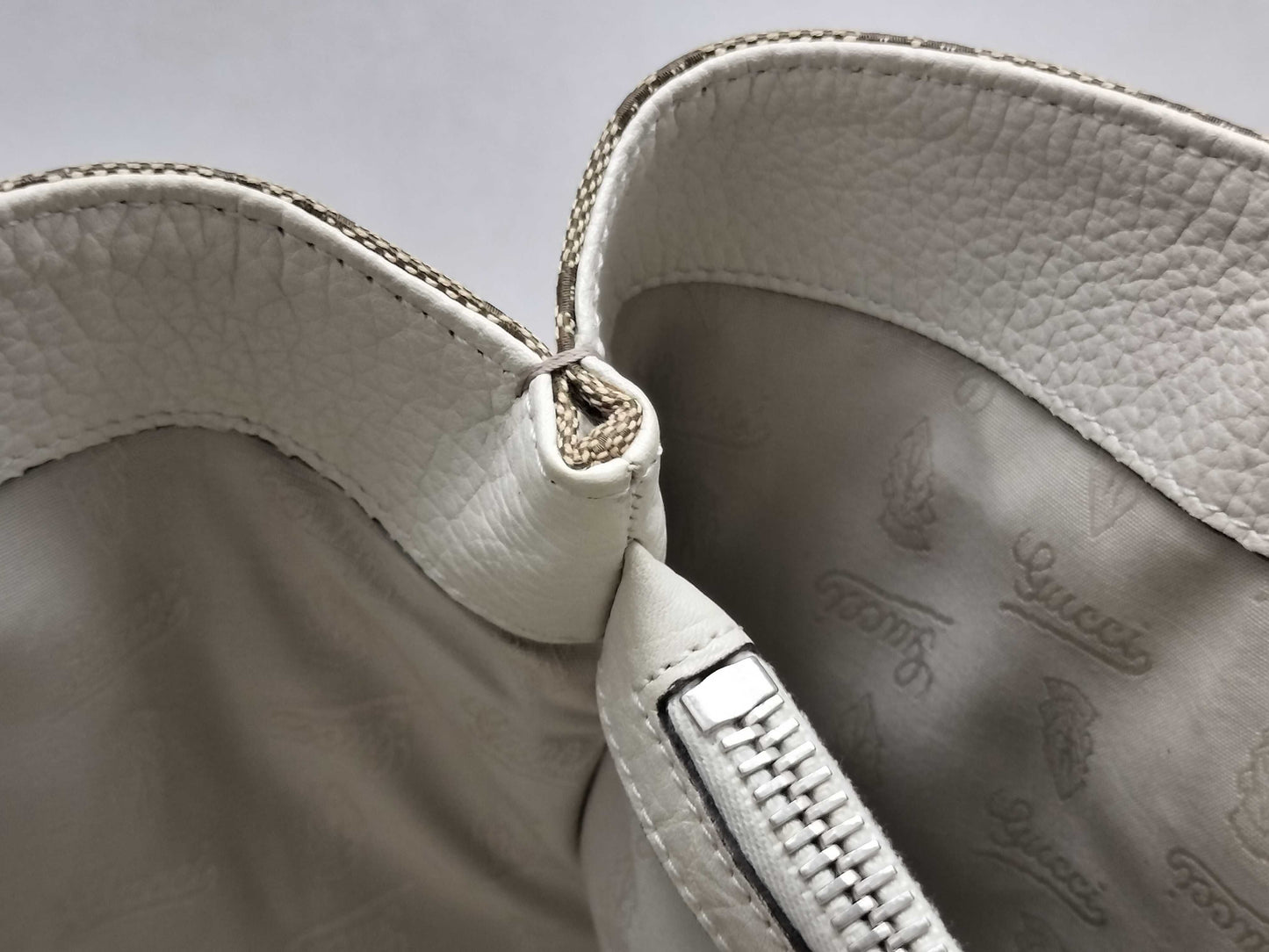 GUCCI GG Canvas Medium Bamboo Bar Tote Bag in Beige/Ivory with Monogram Canvas and Silver